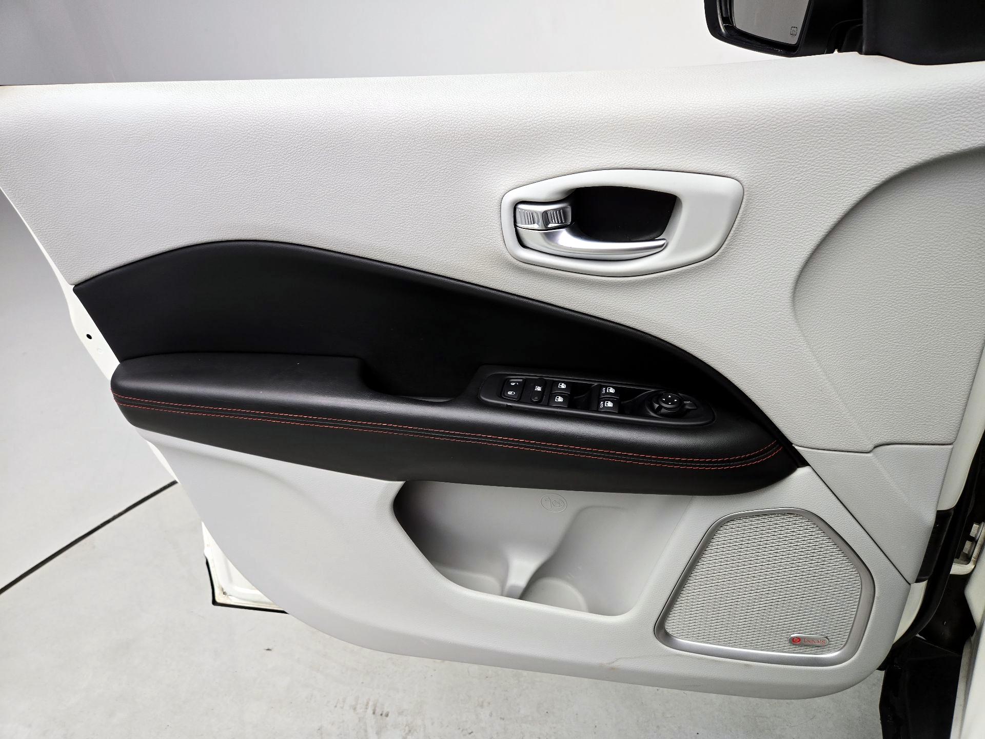 Thumbnail: 2018 Jeep Compass - 12