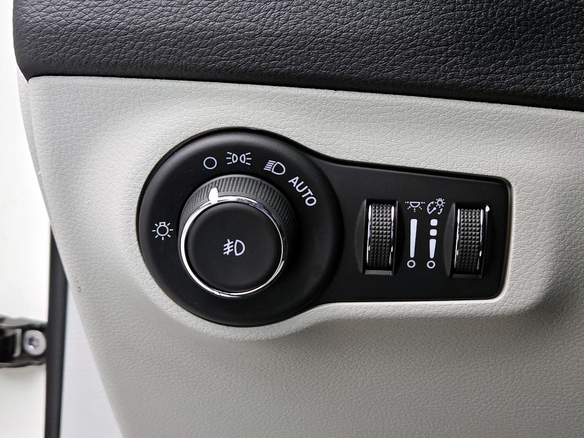 Thumbnail: 2018 Jeep Compass - 13