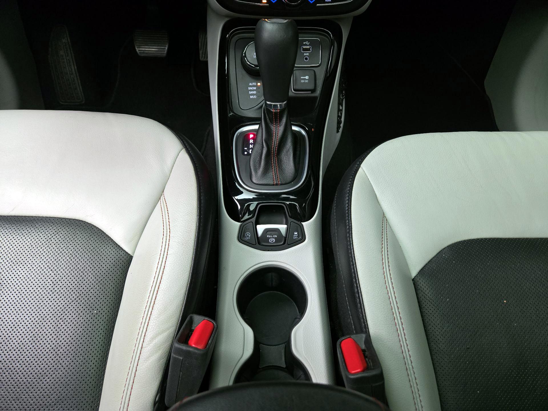 Thumbnail: 2018 Jeep Compass - 18