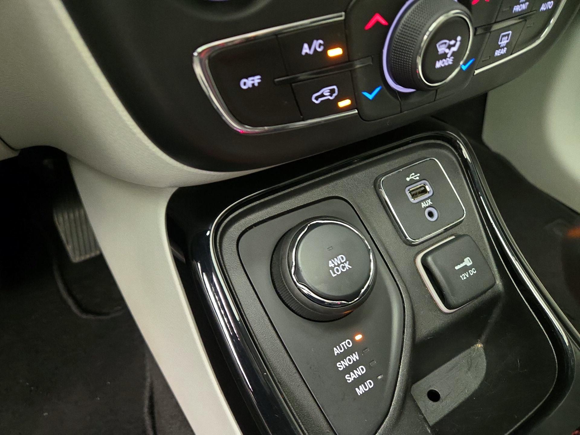 Thumbnail: 2018 Jeep Compass - 19