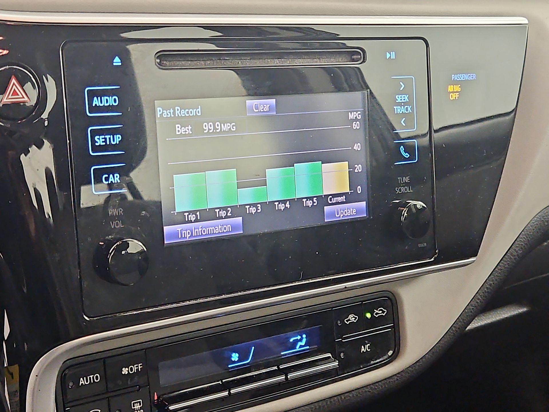 Thumbnail: 2018 Toyota Corolla - 15