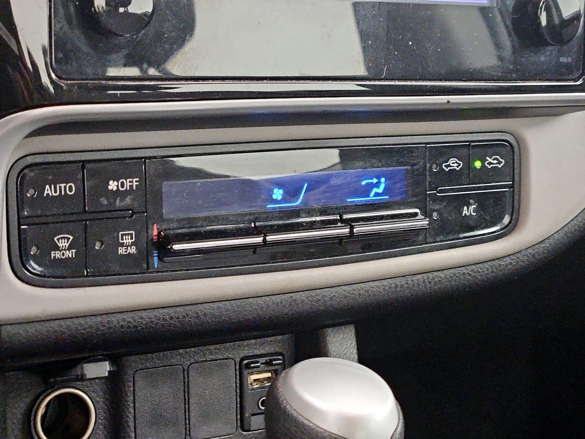 Thumbnail: 2018 Toyota Corolla - 16