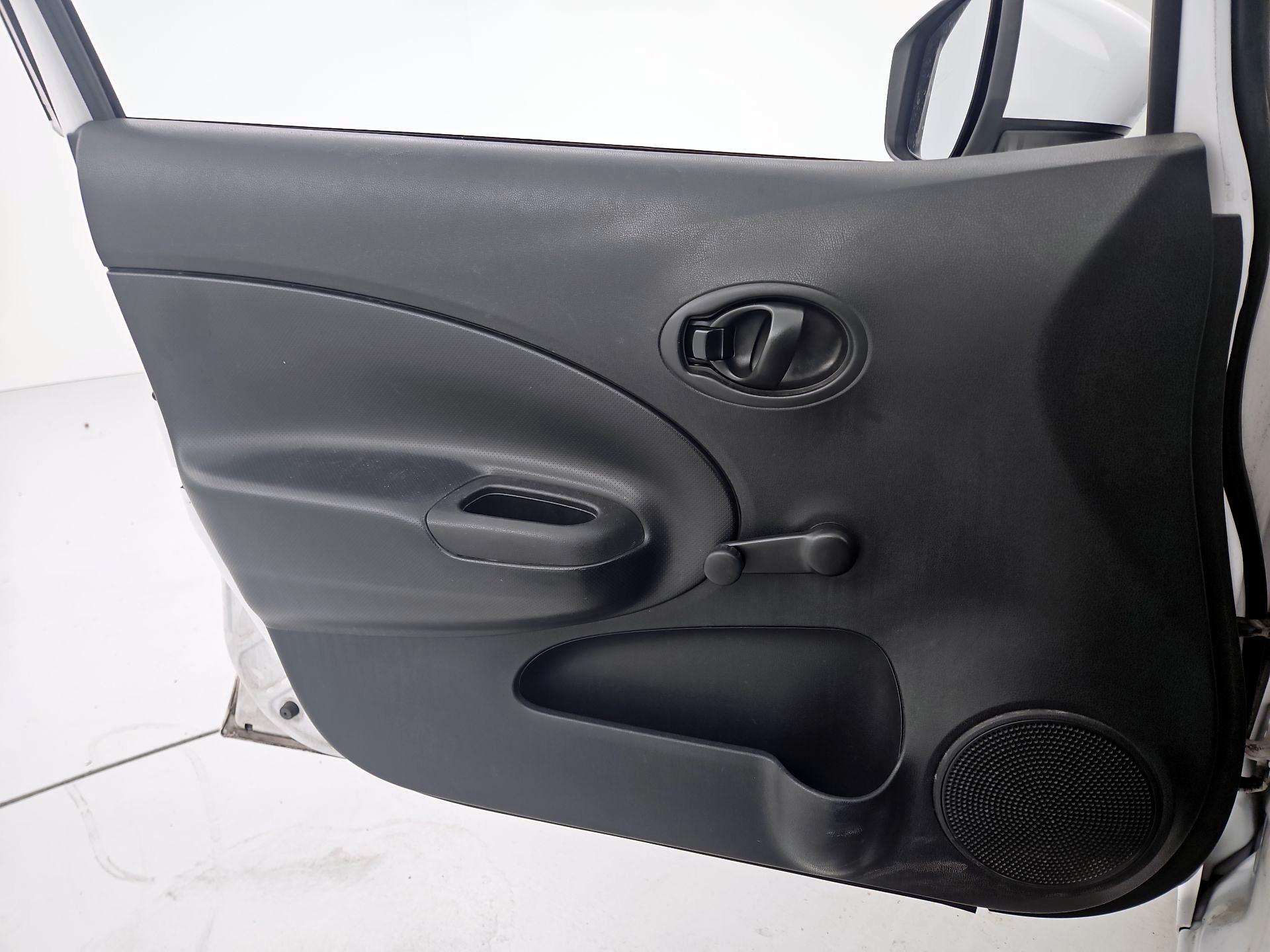 Thumbnail: 2015 Nissan Versa Note - 12