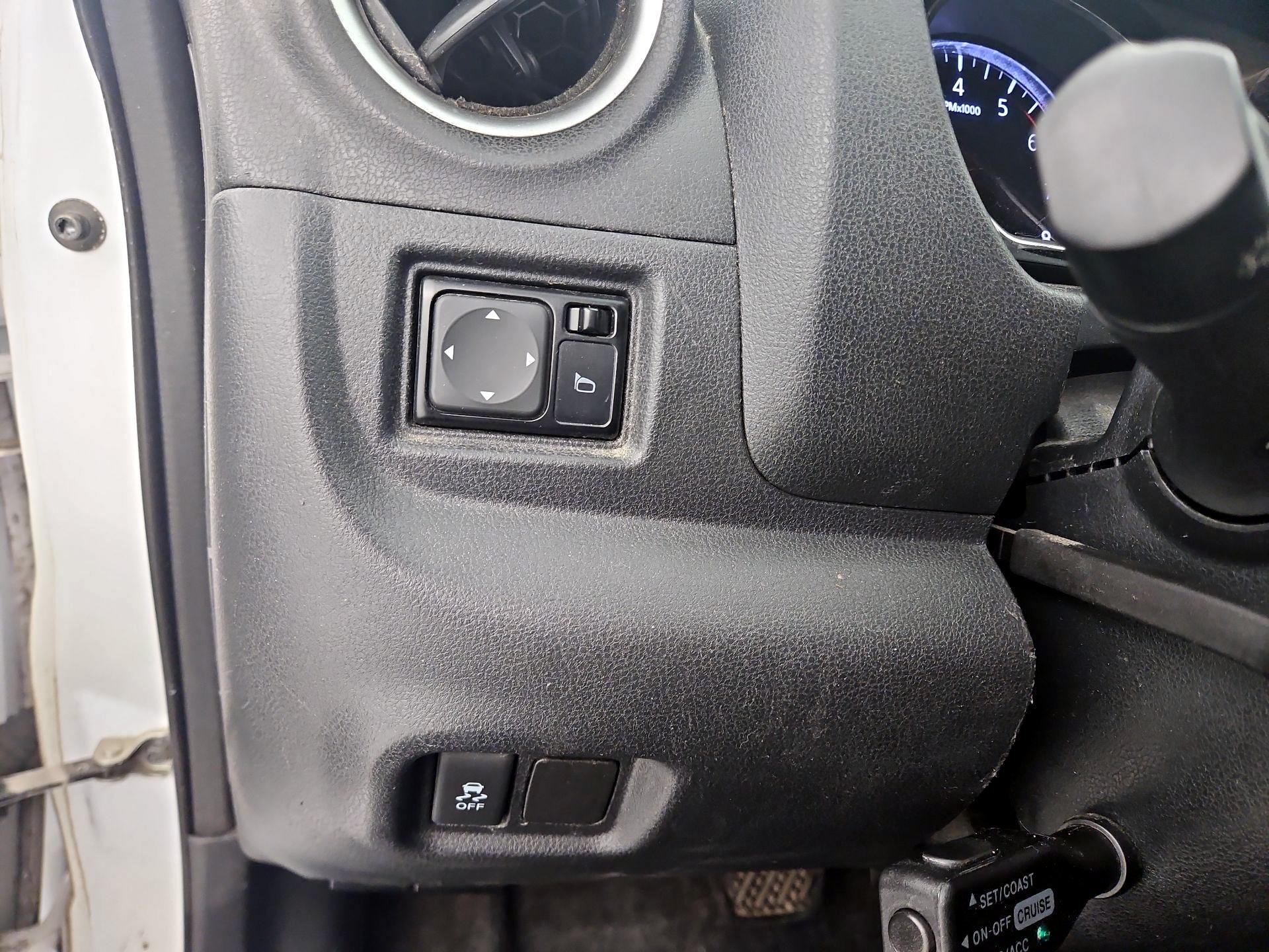 Thumbnail: 2015 Nissan Versa Note - 13