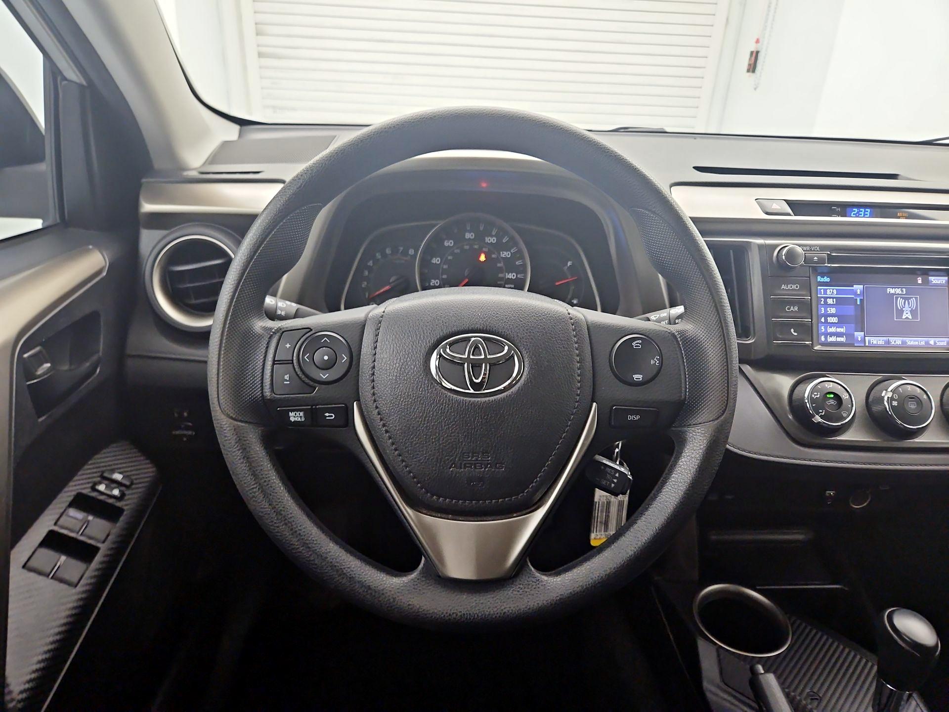 Thumbnail: 2015 Toyota RAV4 - 10
