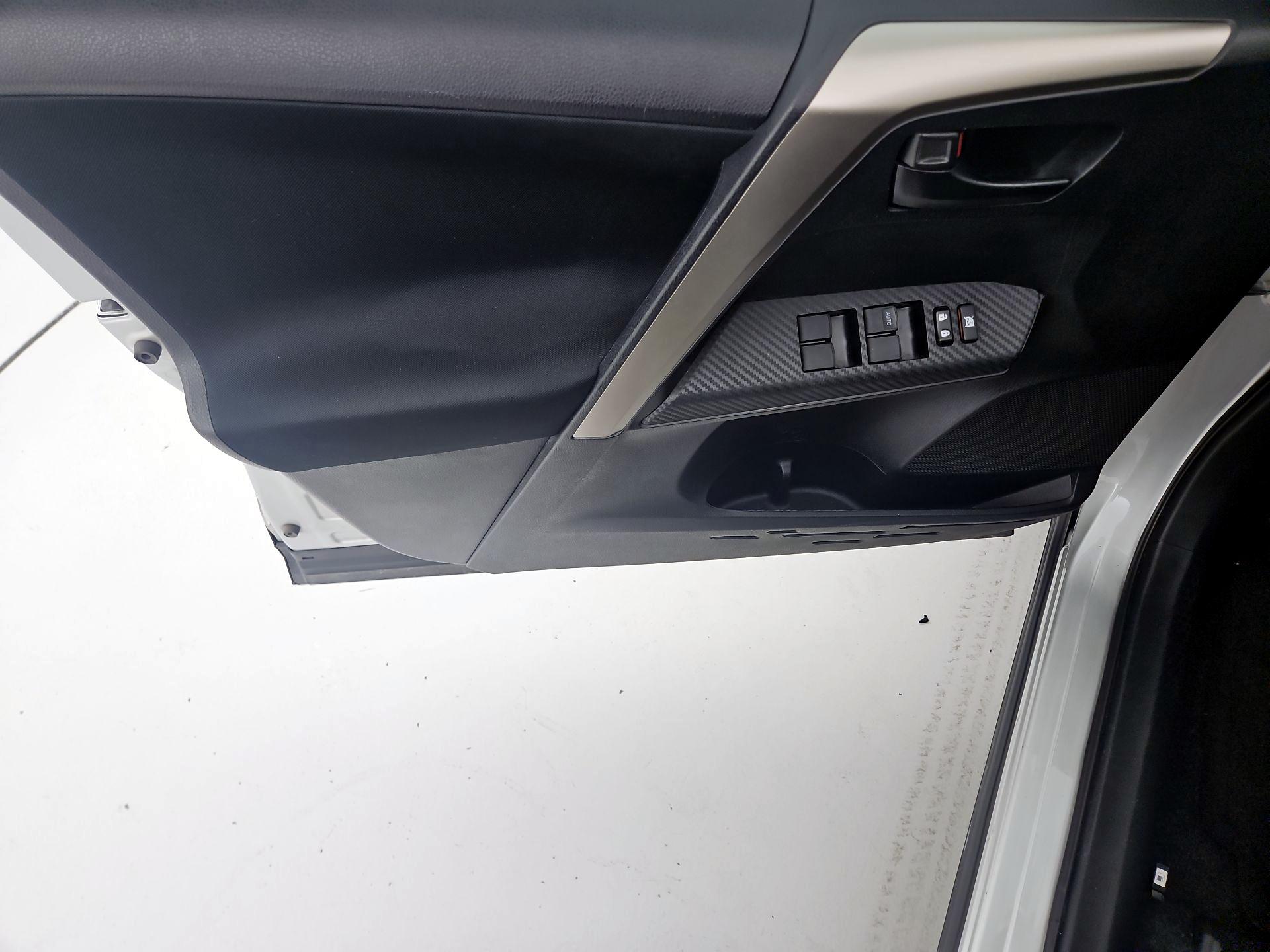 Thumbnail: 2015 Toyota RAV4 - 12