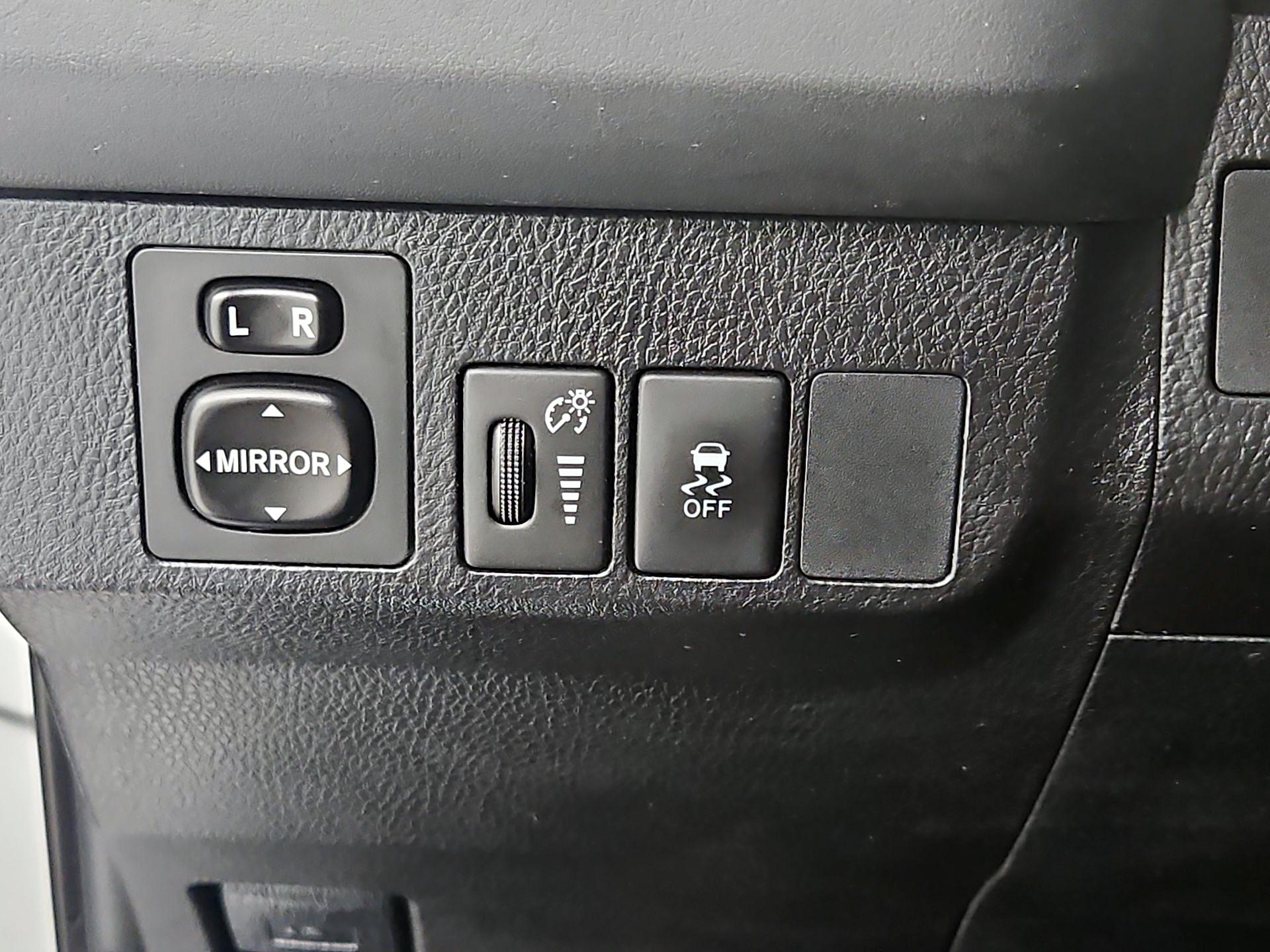 Thumbnail: 2015 Toyota RAV4 - 13