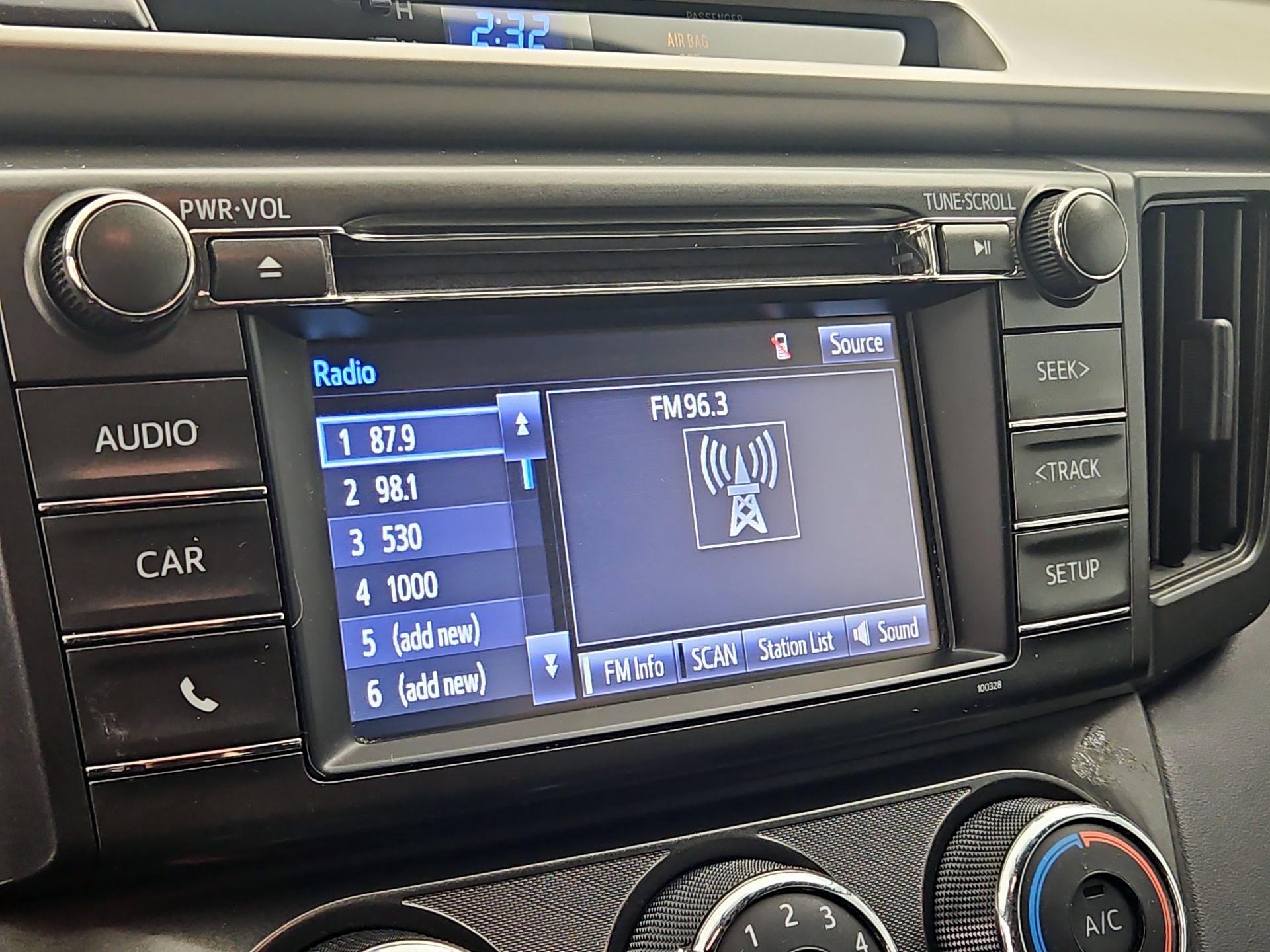 Thumbnail: 2015 Toyota RAV4 - 15