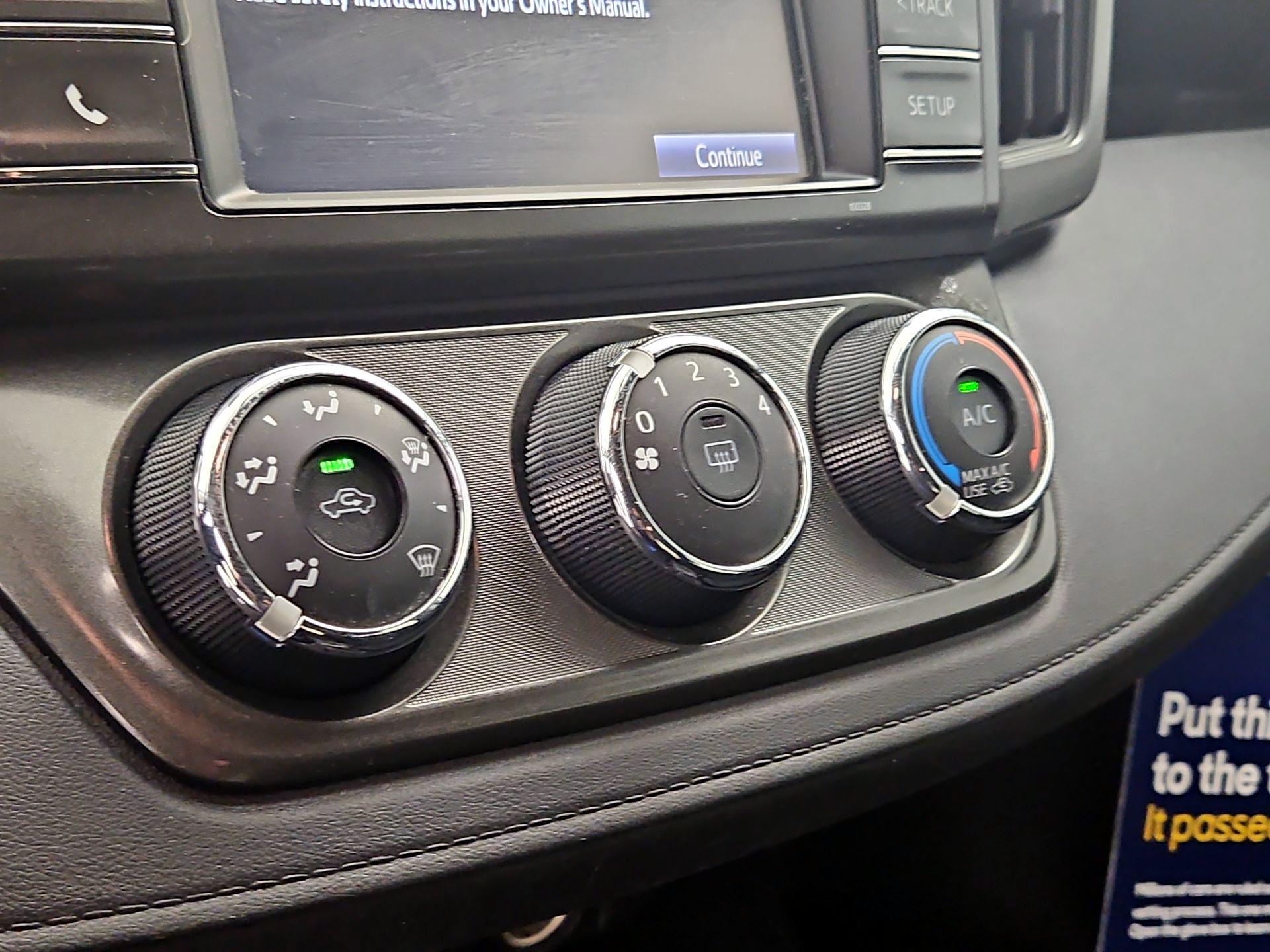 Thumbnail: 2015 Toyota RAV4 - 16