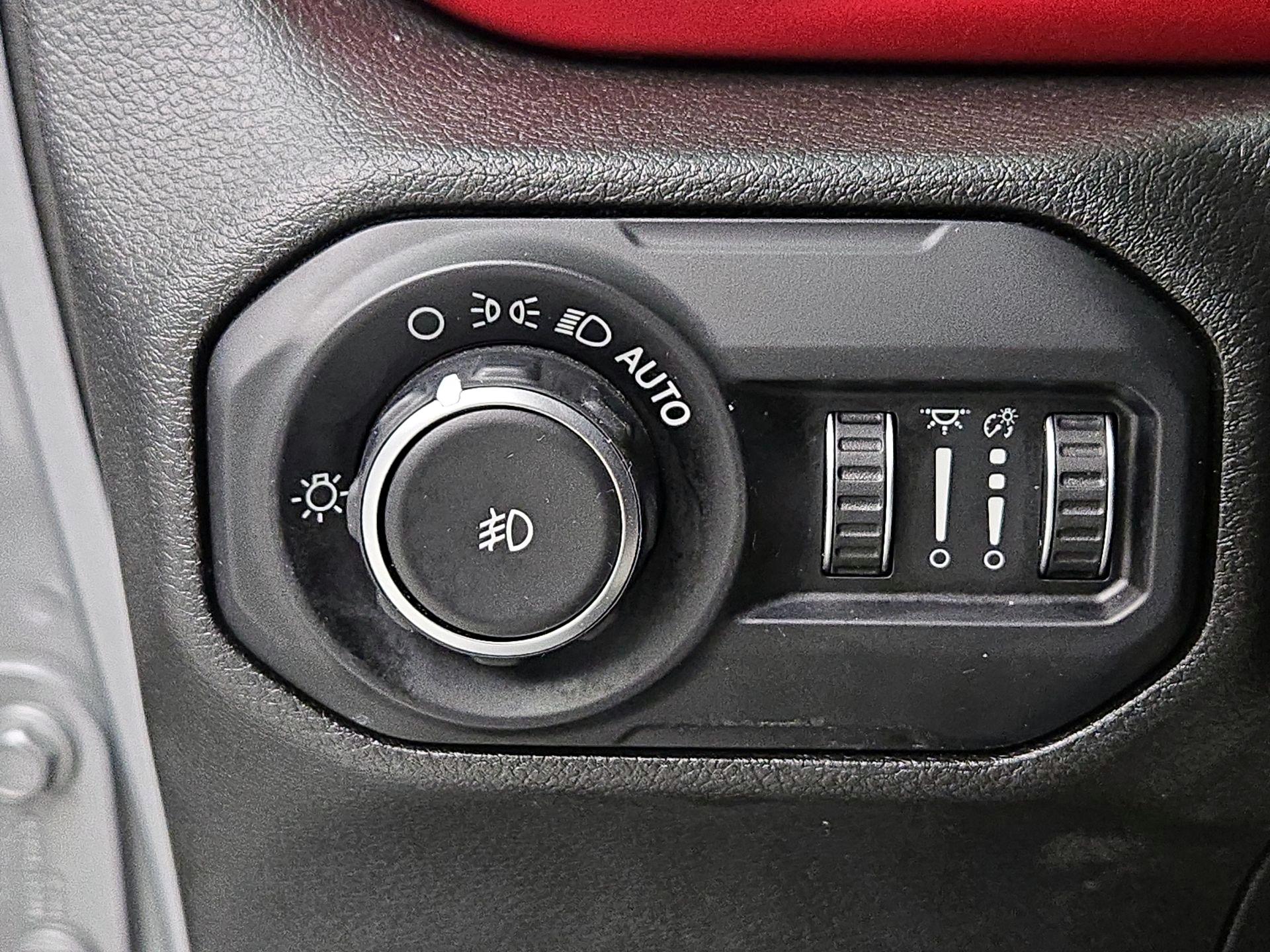 Thumbnail: 2018 Jeep Wrangler - 13