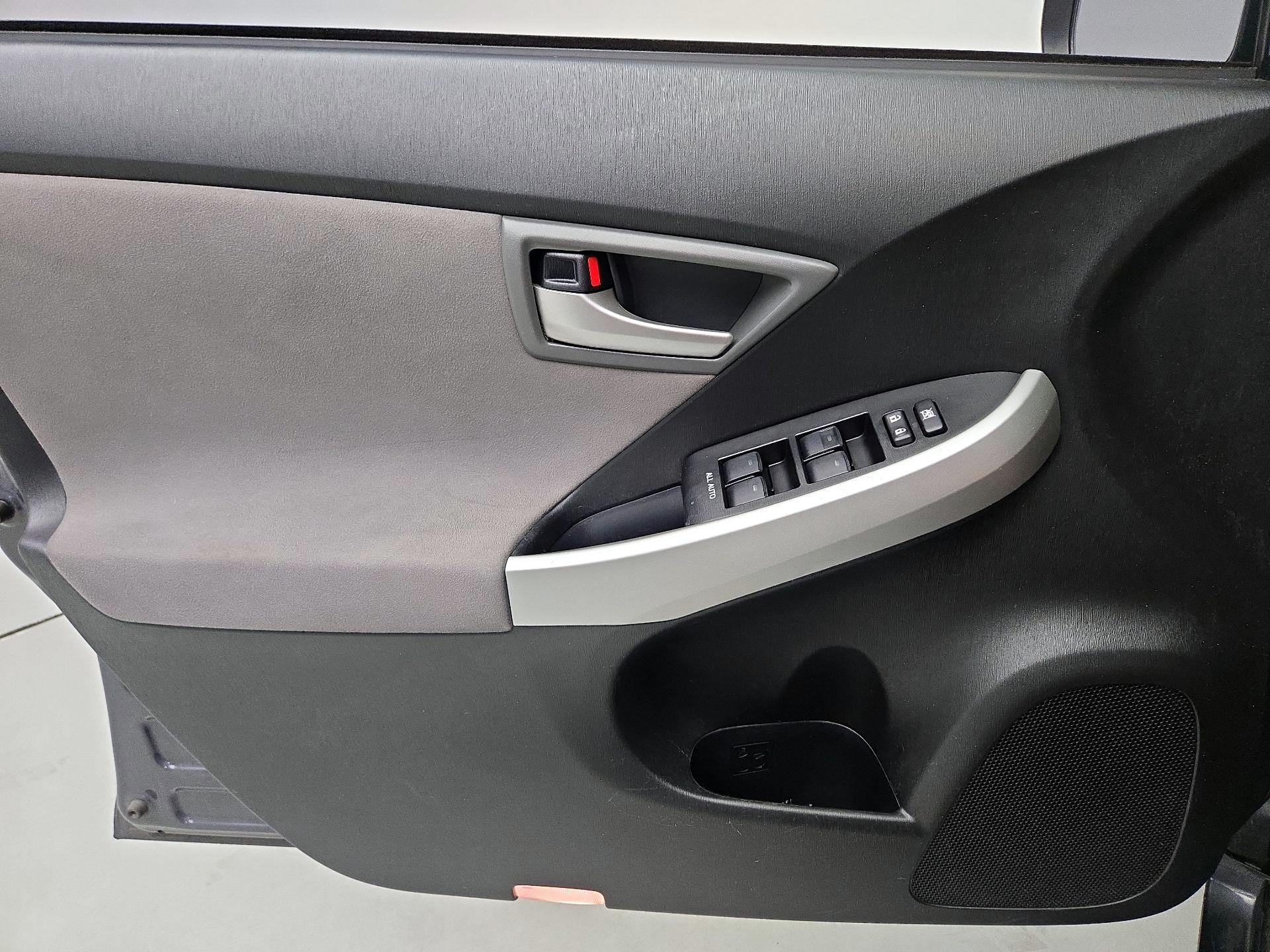 Thumbnail: 2015 Toyota Prius - 12