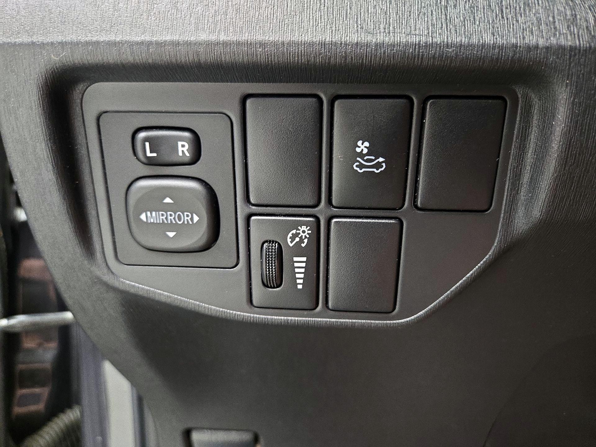 Thumbnail: 2015 Toyota Prius - 13