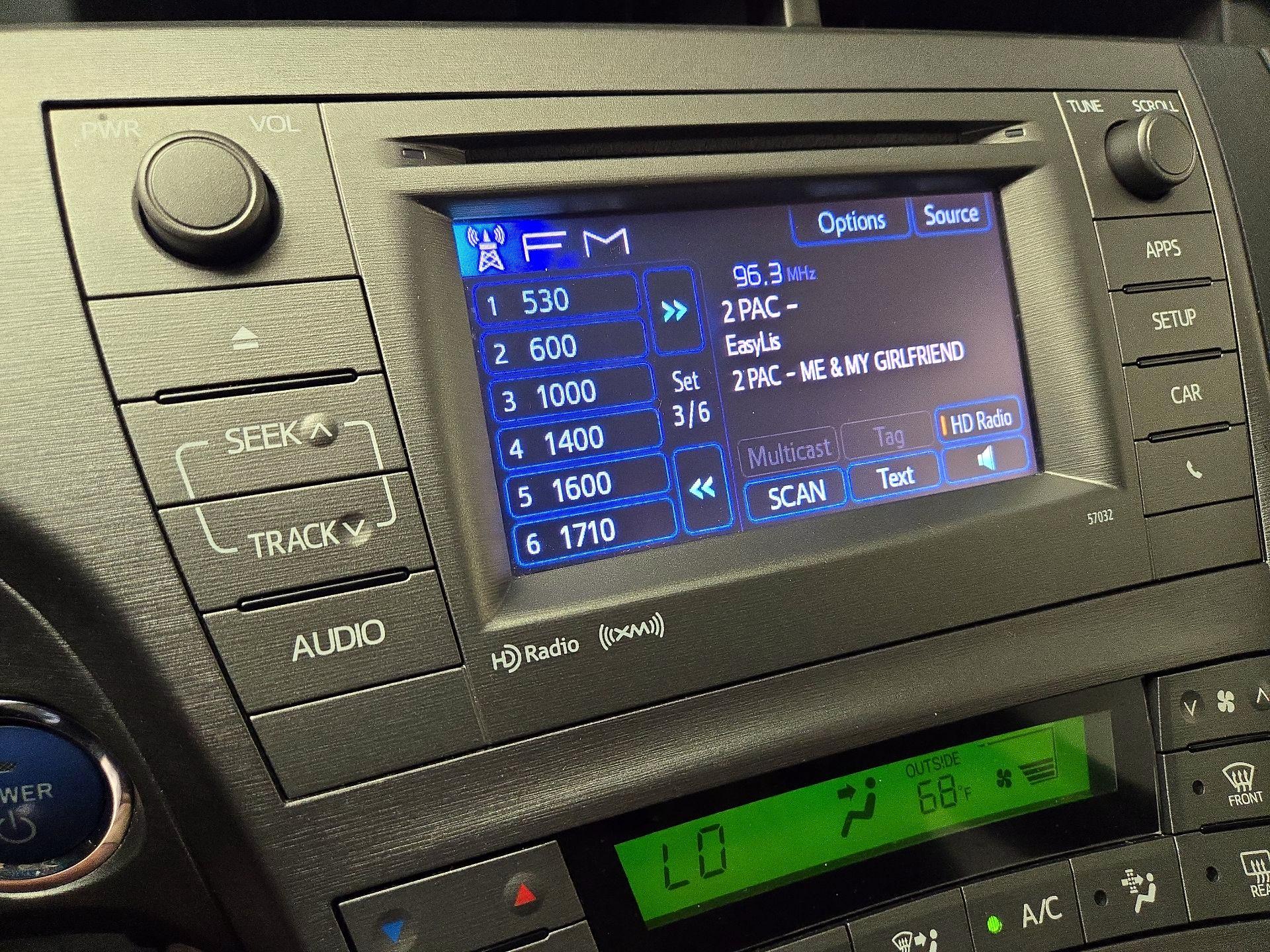Thumbnail: 2015 Toyota Prius - 16