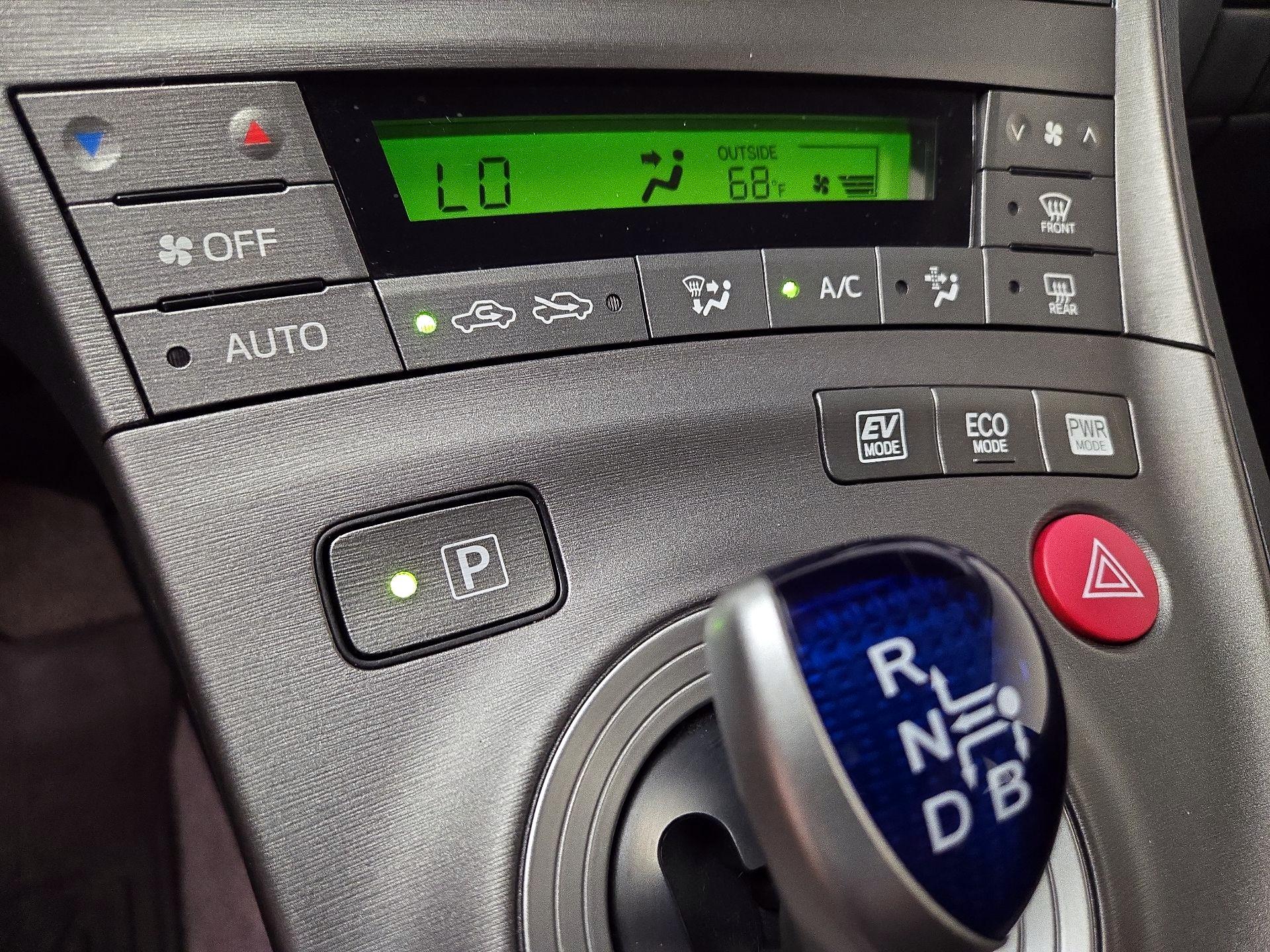 Thumbnail: 2015 Toyota Prius - 17