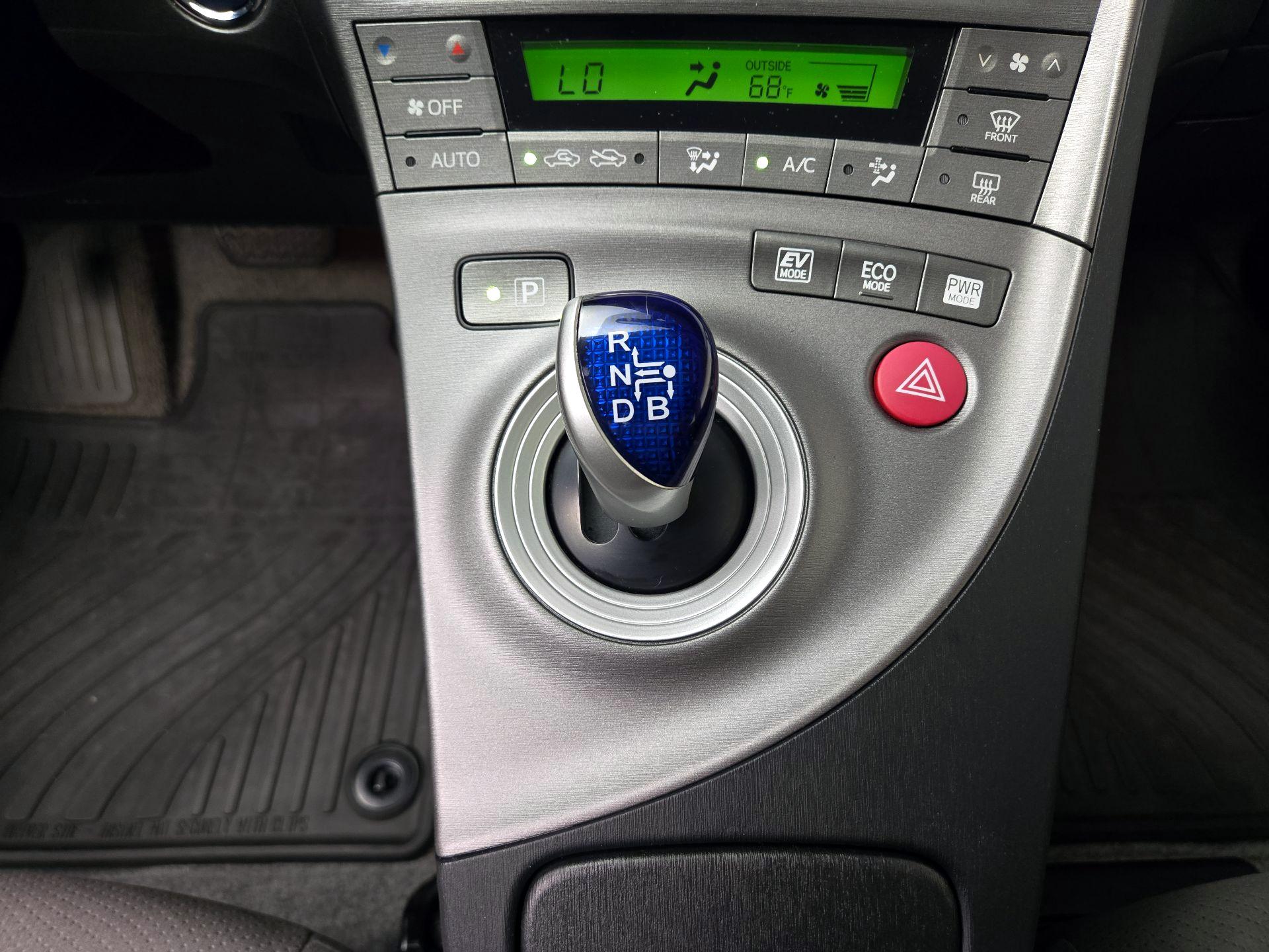 Thumbnail: 2015 Toyota Prius - 18