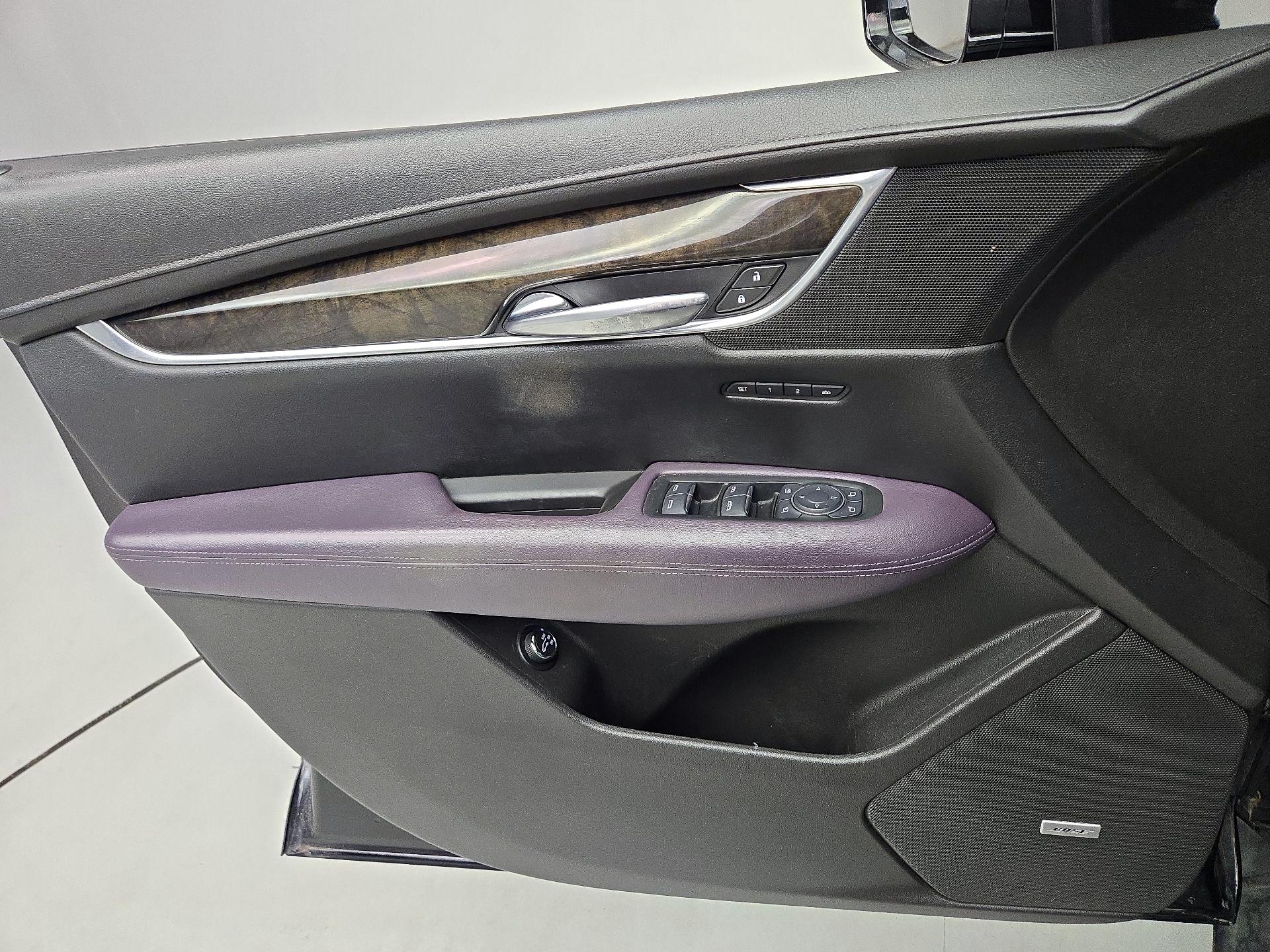 Thumbnail: 2017 Cadillac XT5 - 12