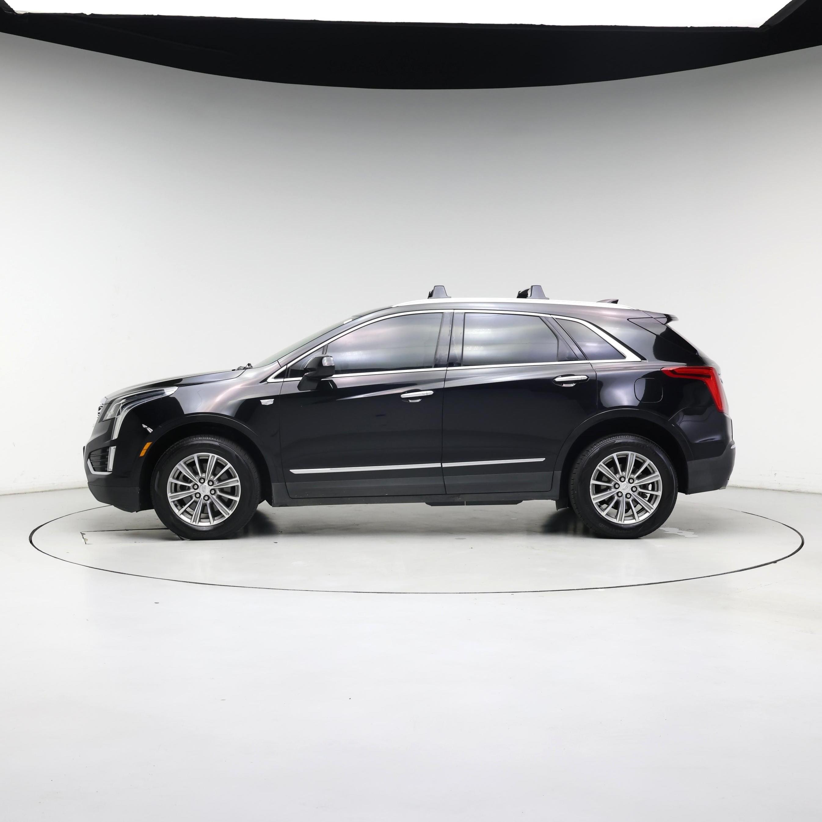Thumbnail: 2017 Cadillac XT5 - 3