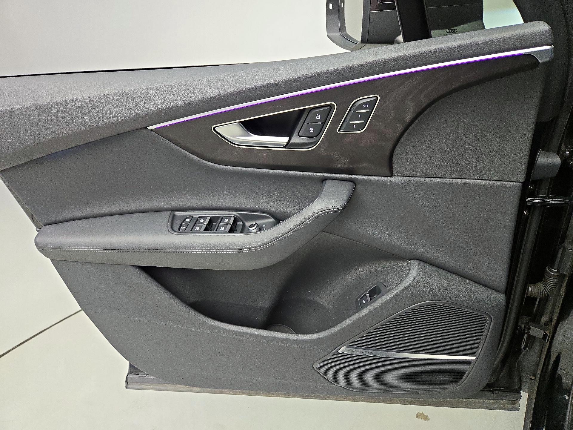 Thumbnail: 2023 Audi Q7 - 12