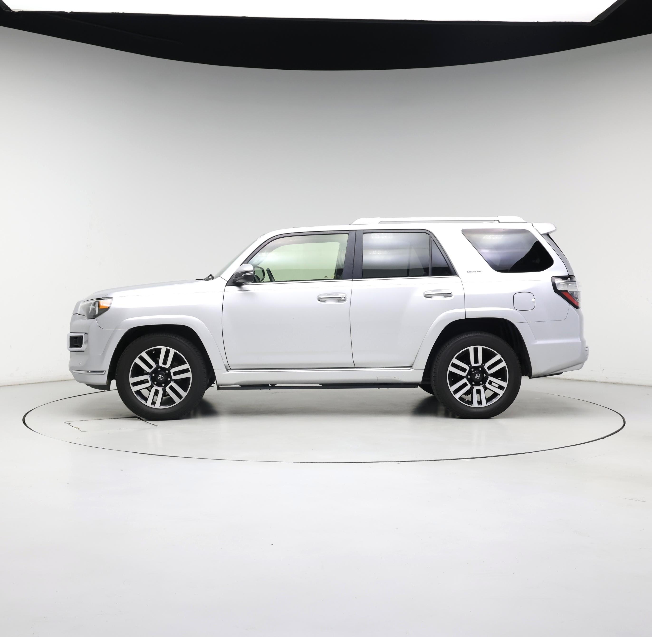Thumbnail: 2018 Toyota 4Runner - 3