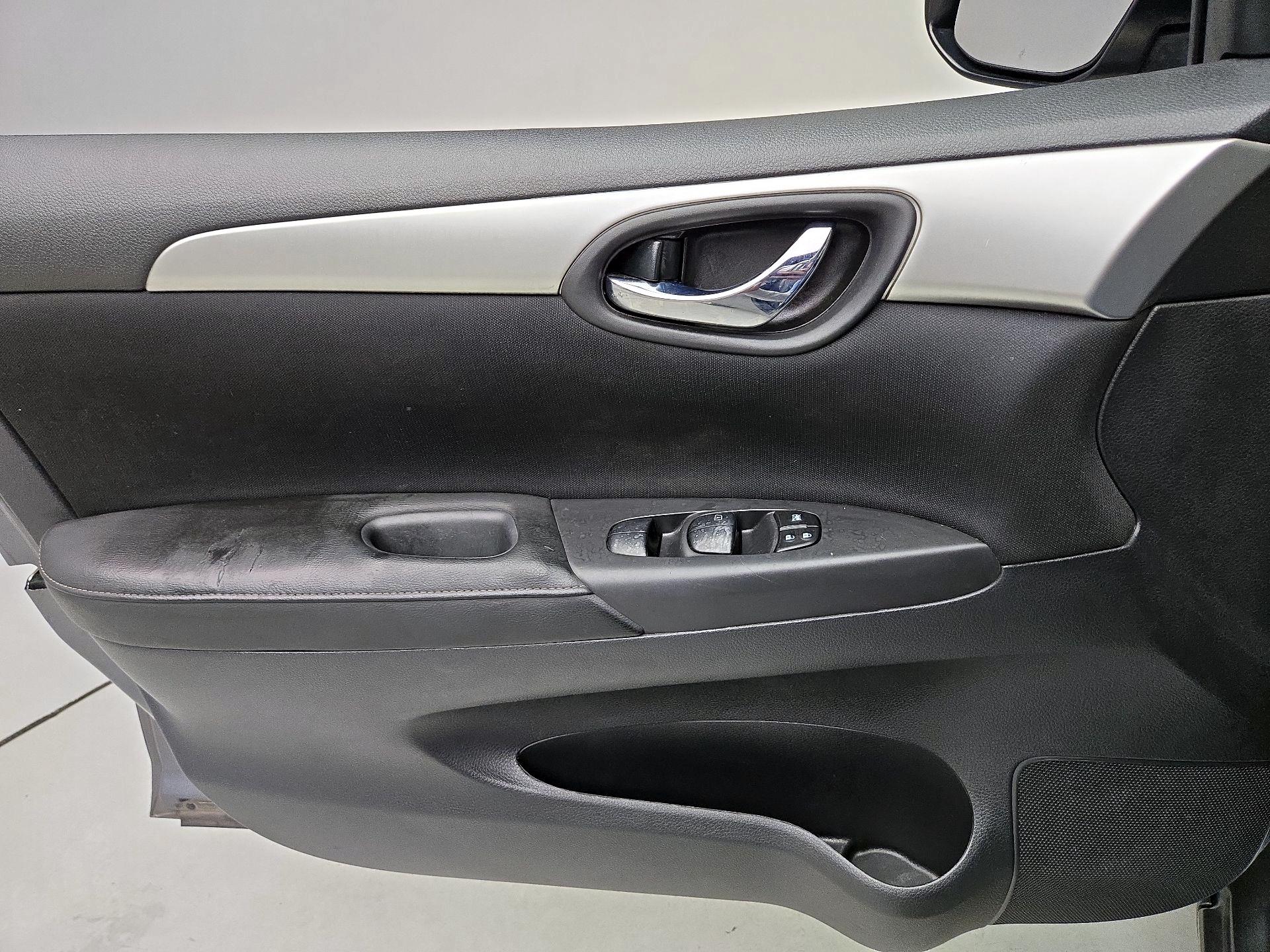 Thumbnail: 2018 Nissan Sentra - 12