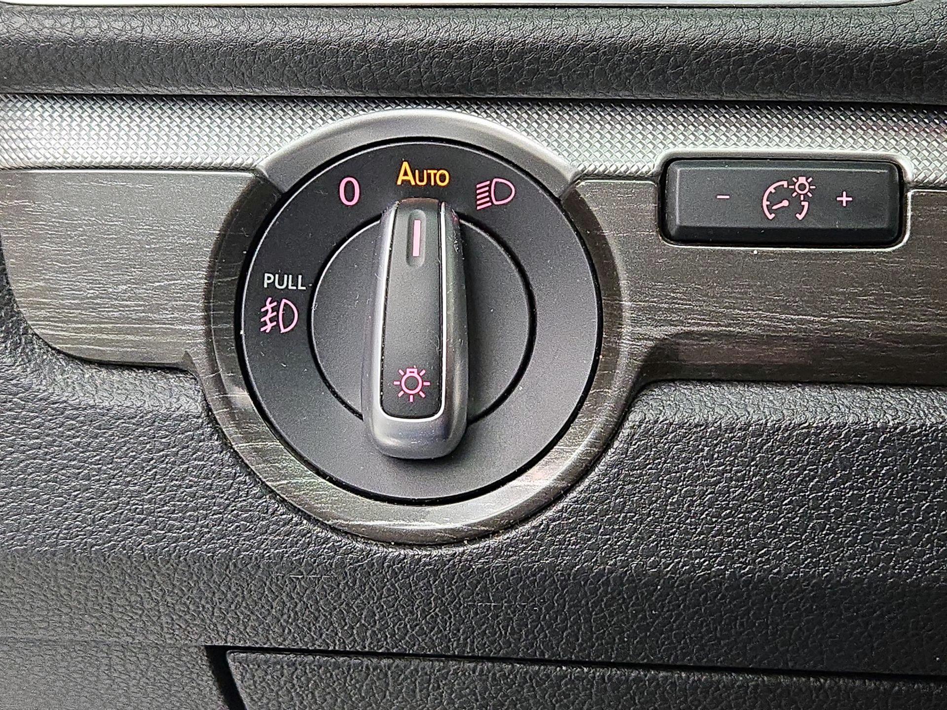 Thumbnail: 2016 Volkswagen Passat - 13