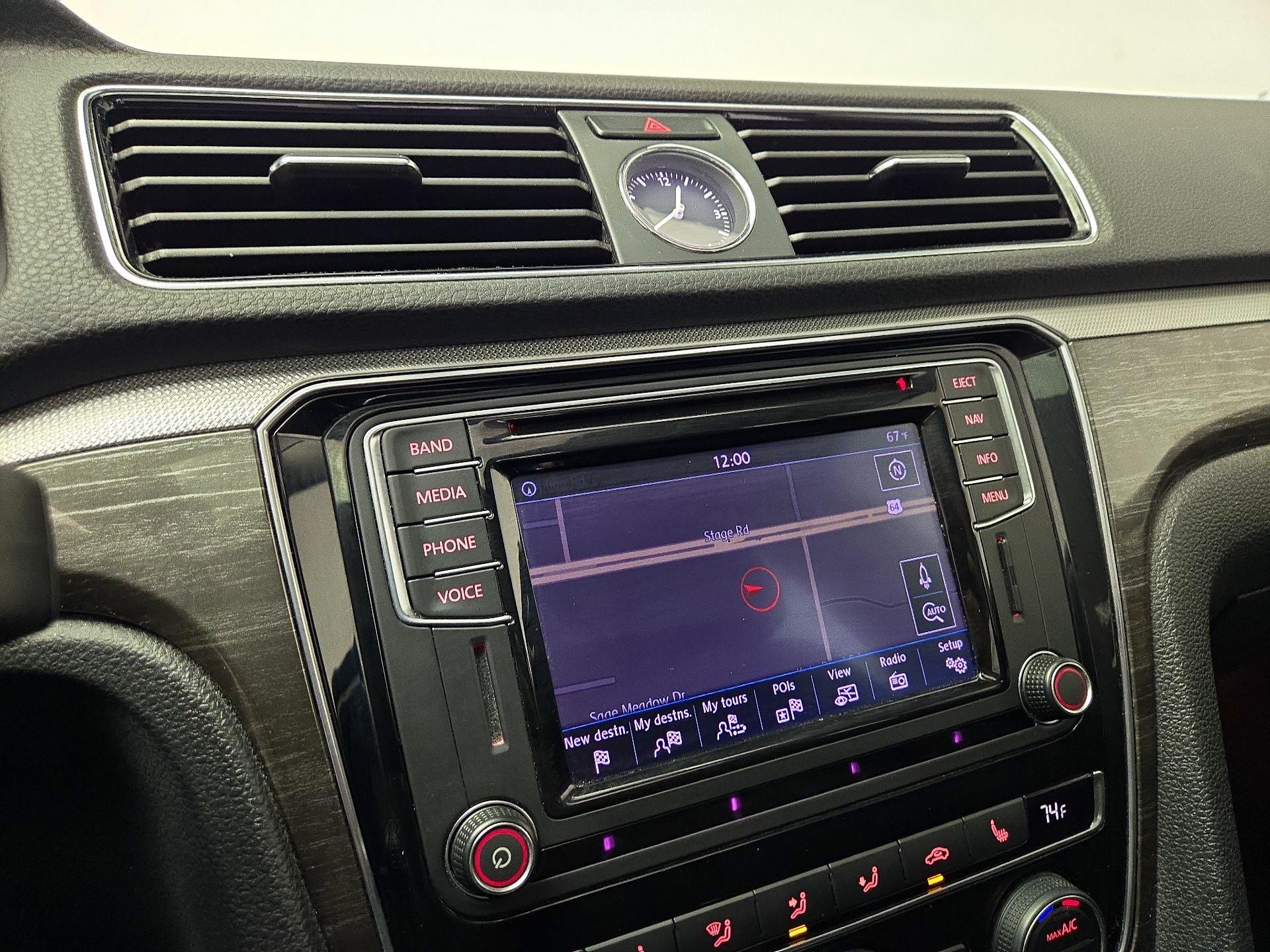 Thumbnail: 2016 Volkswagen Passat - 14