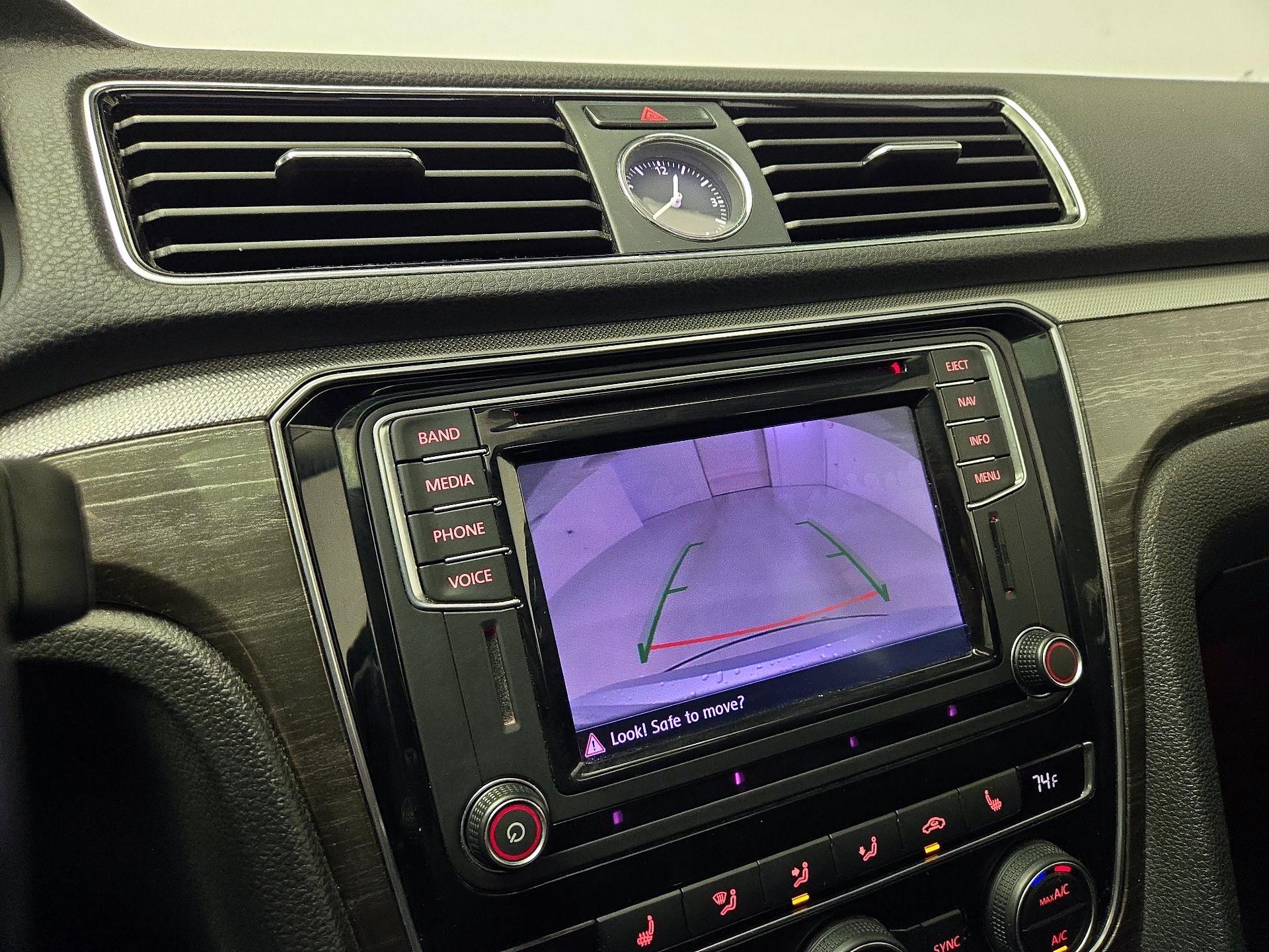 Thumbnail: 2016 Volkswagen Passat - 15