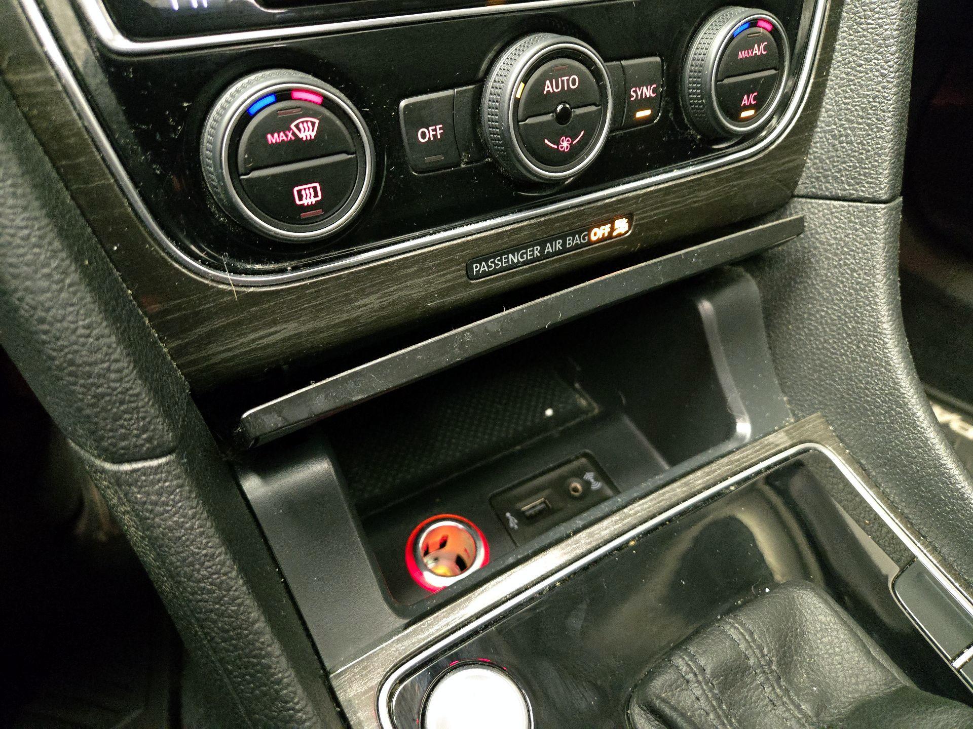 Thumbnail: 2016 Volkswagen Passat - 19