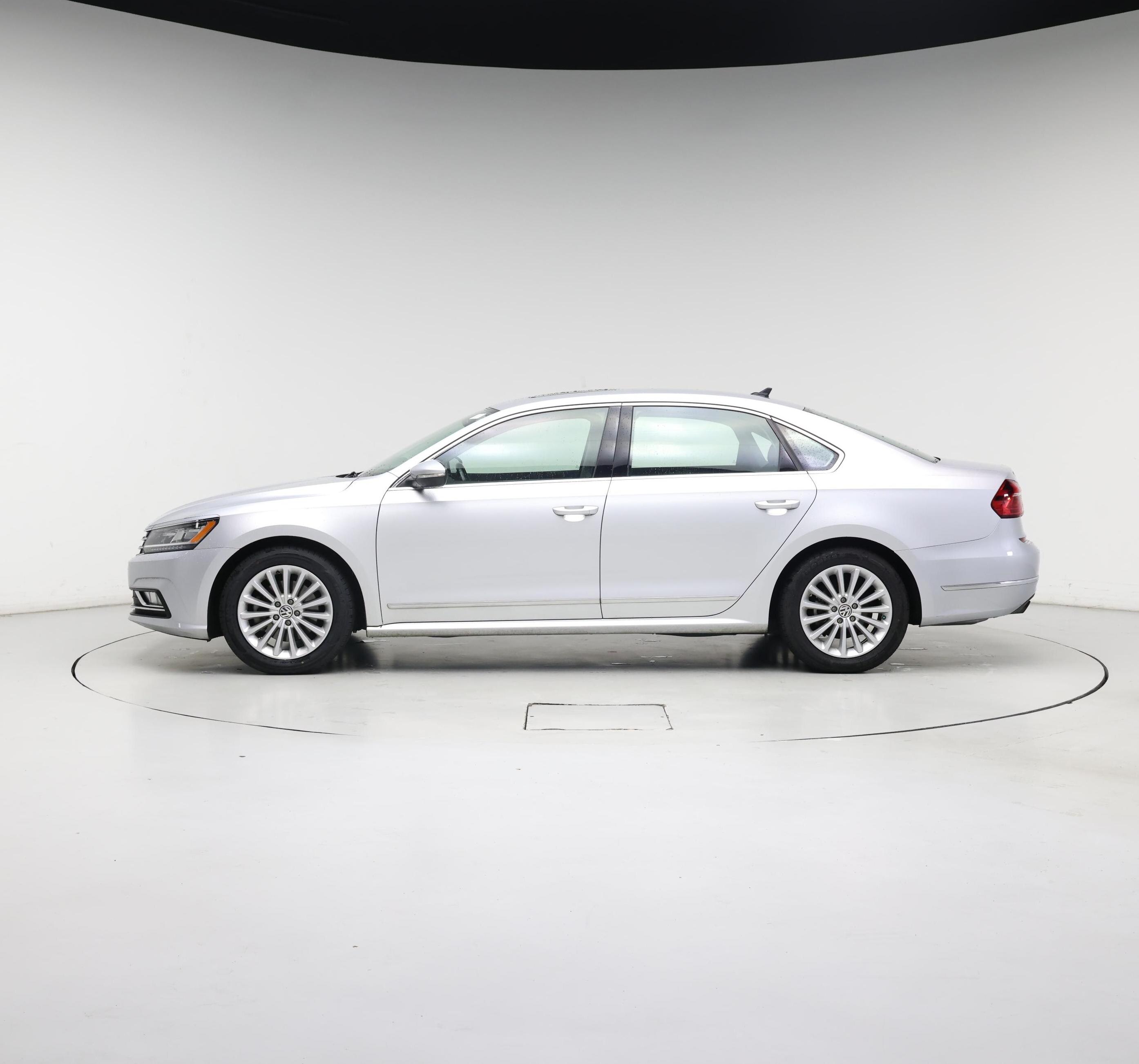 Thumbnail: 2016 Volkswagen Passat - 3