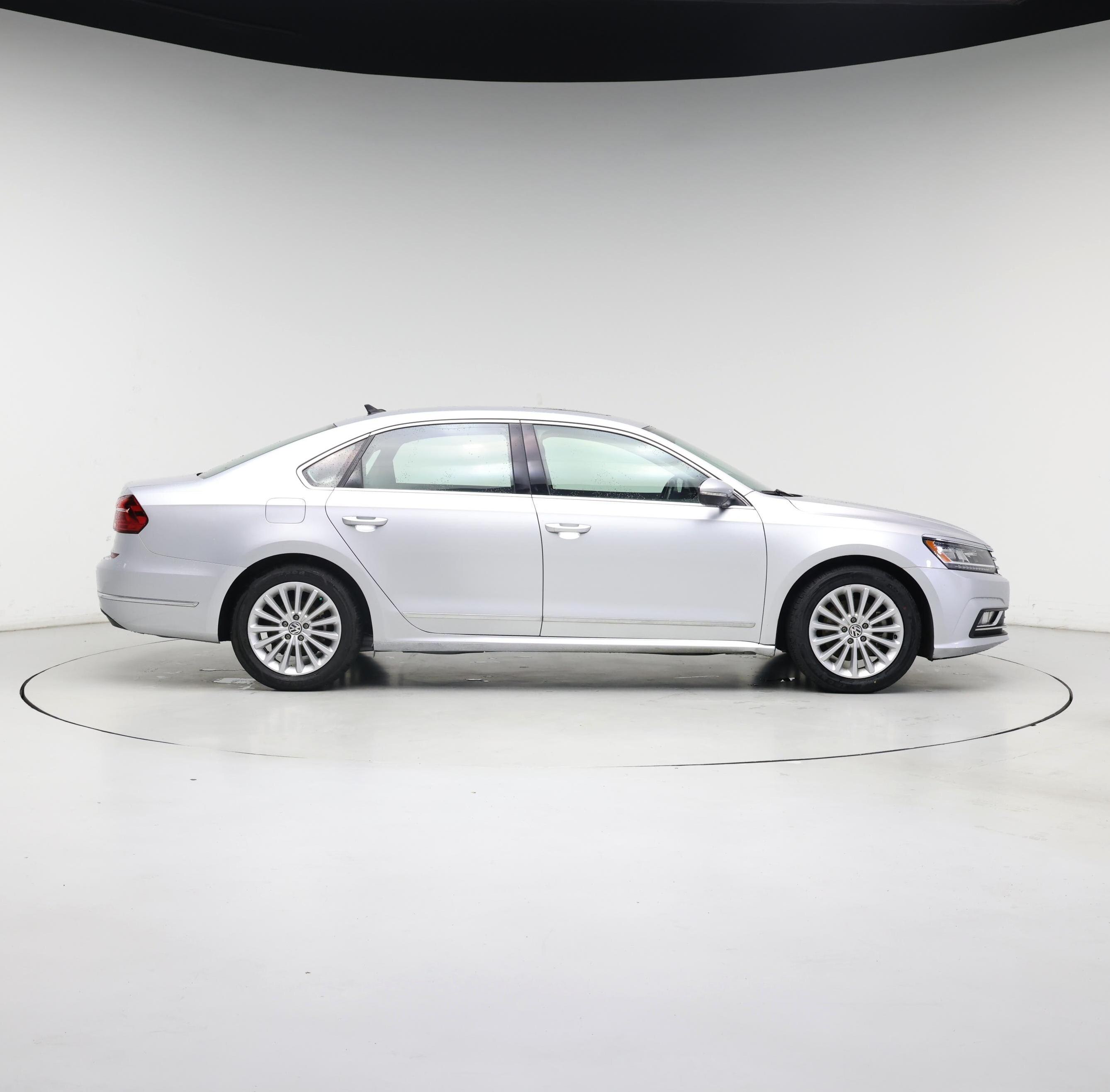 Thumbnail: 2016 Volkswagen Passat - 7