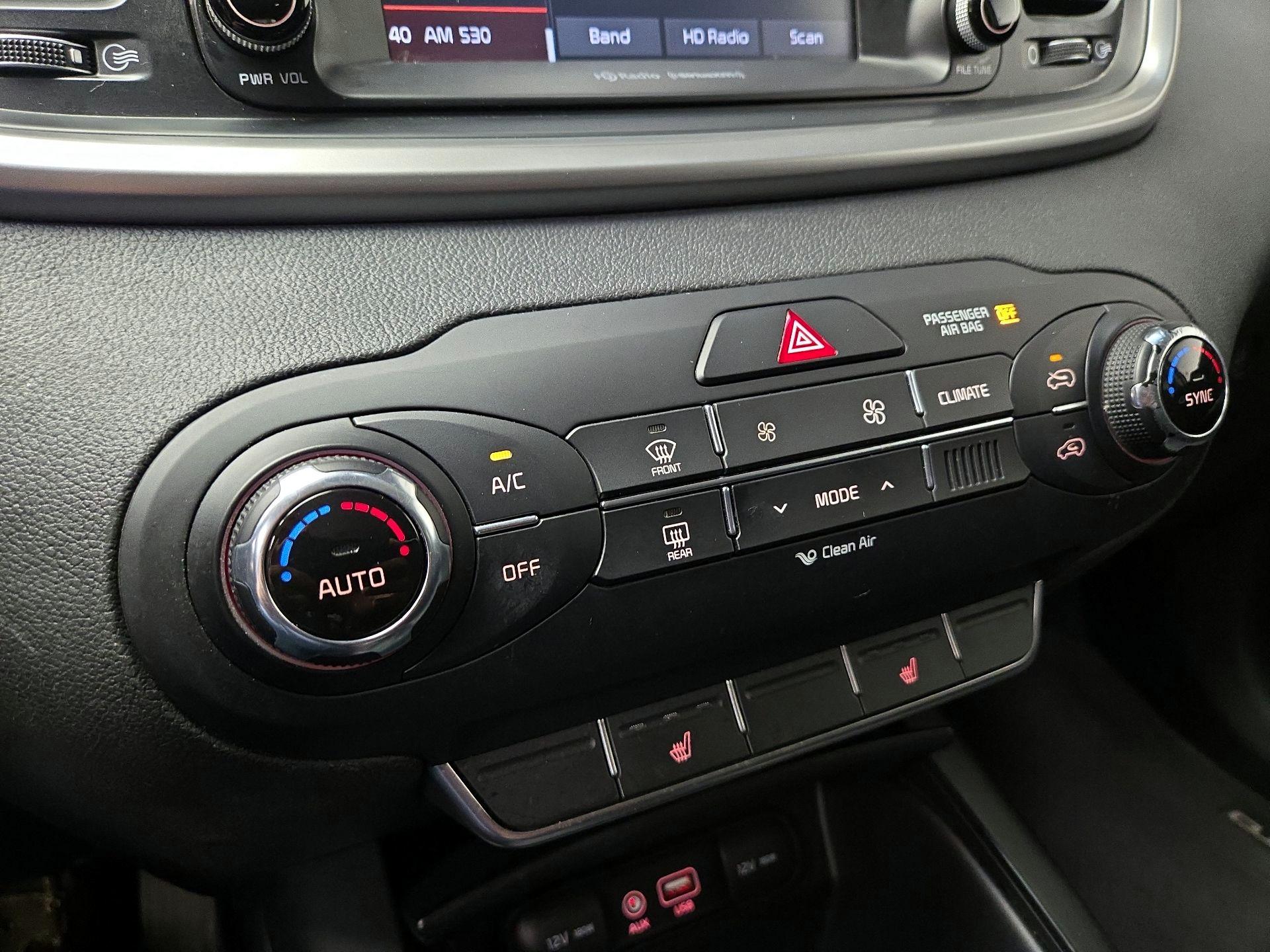 Thumbnail: 2017 Kia Sorento - 16