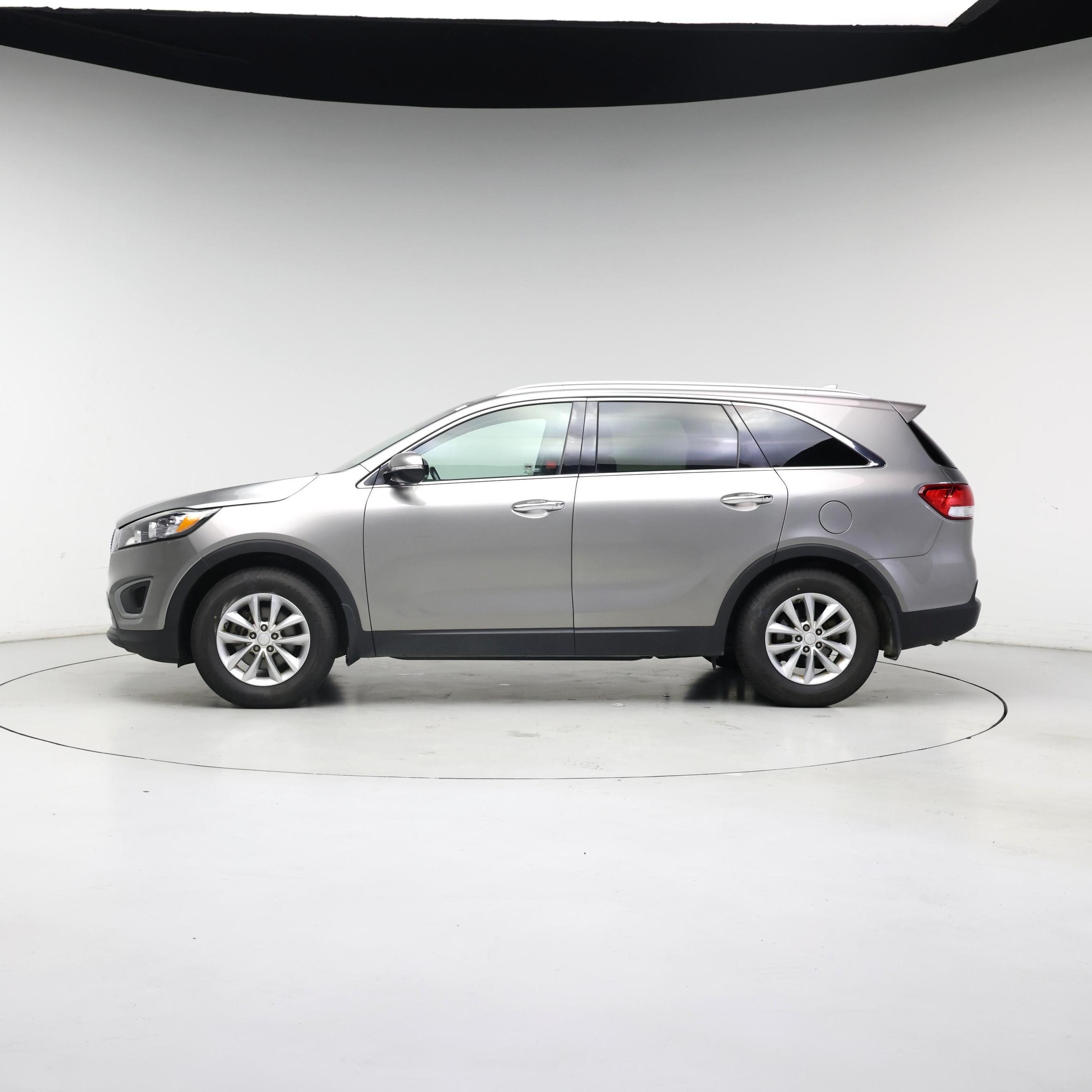 Thumbnail: 2017 Kia Sorento - 3