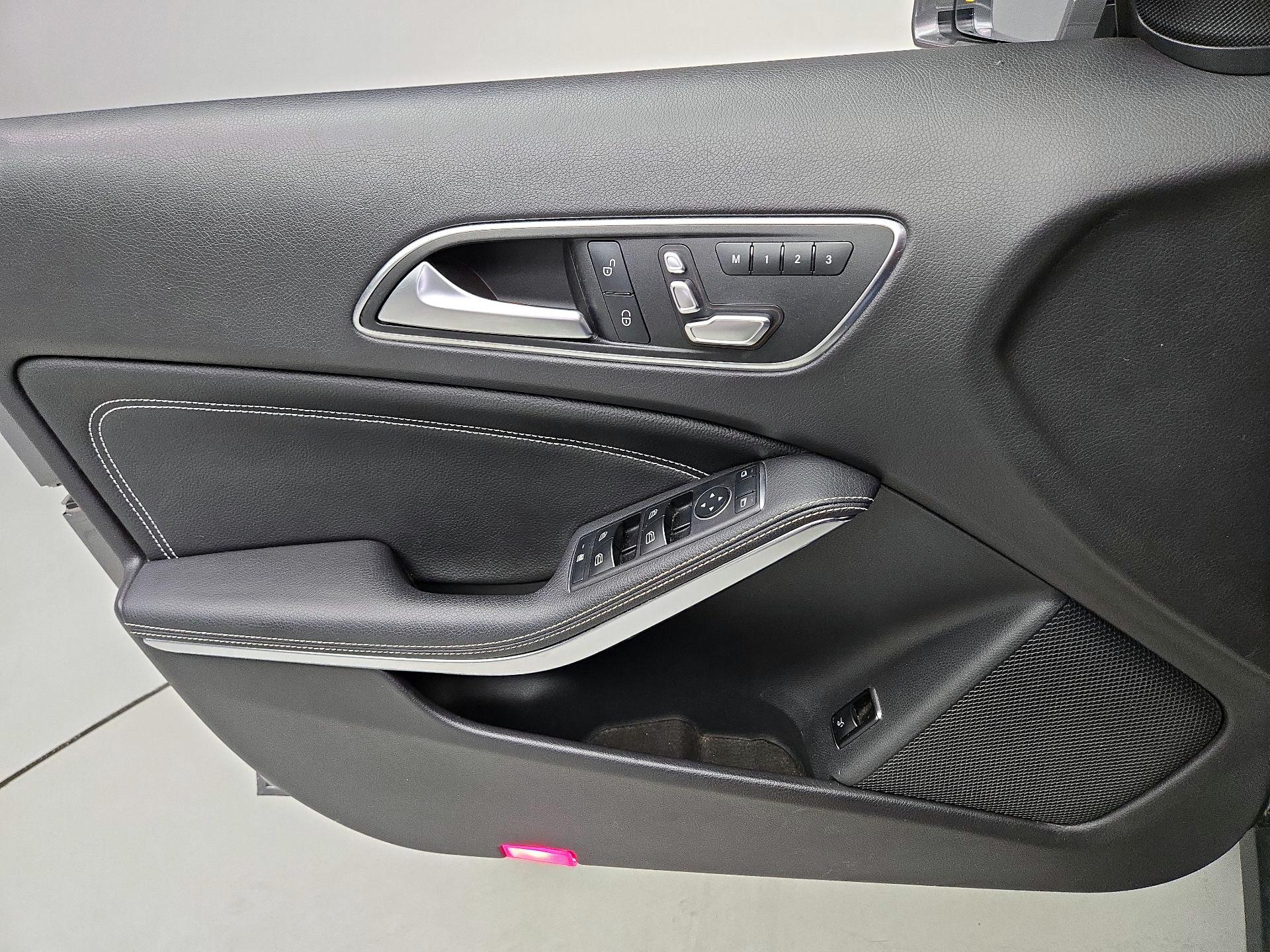 Thumbnail: 2020 Mercedes-Benz GLA - 12