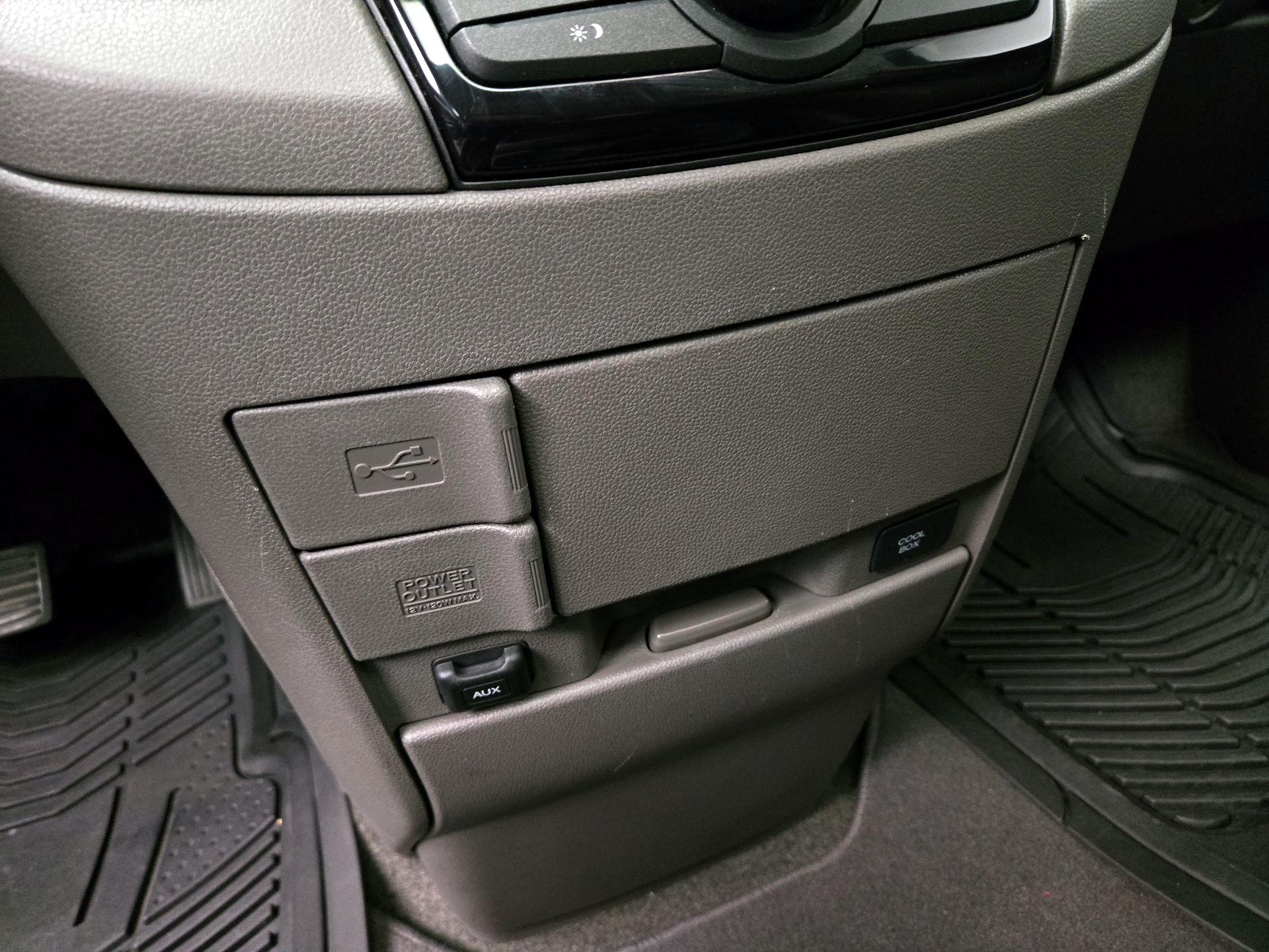 Thumbnail: 2015 Honda Odyssey - 18