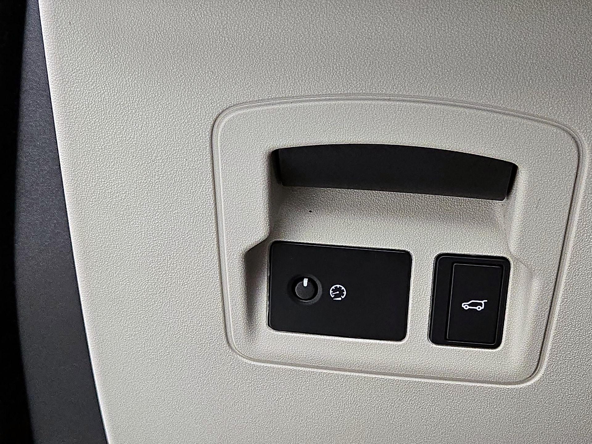 Thumbnail: 2021 Land Rover Range Rover Velar - 13