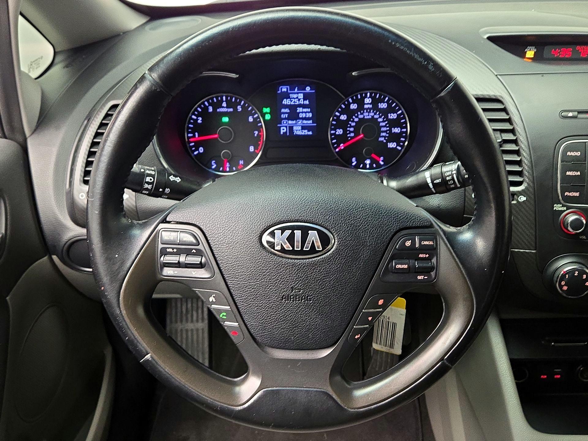 Thumbnail: 2016 Kia Forte - 10