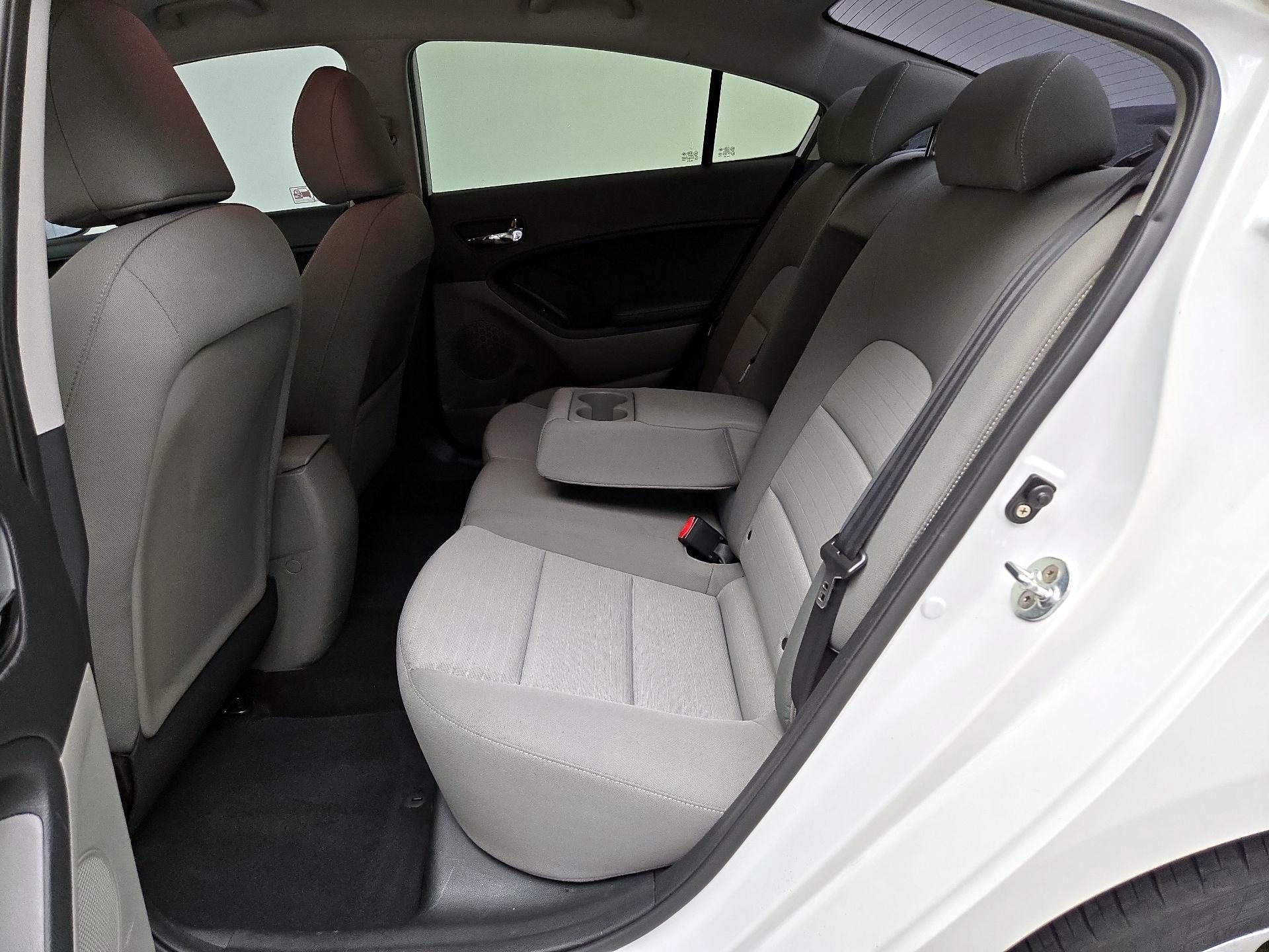 Thumbnail: 2016 Kia Forte - 19