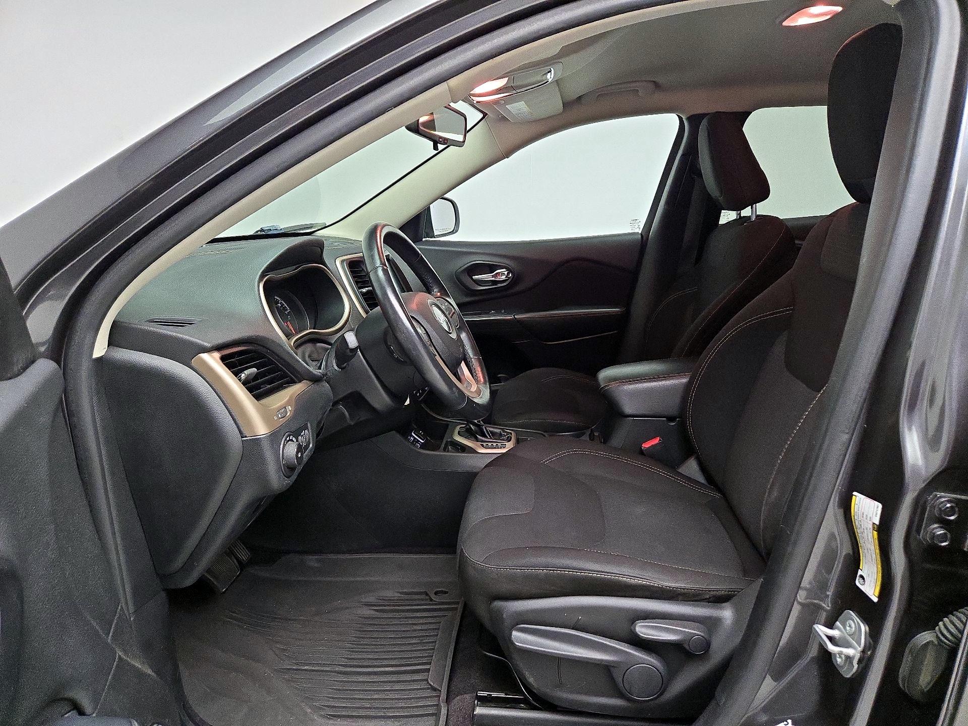 Thumbnail: 2016 Jeep Cherokee - 11