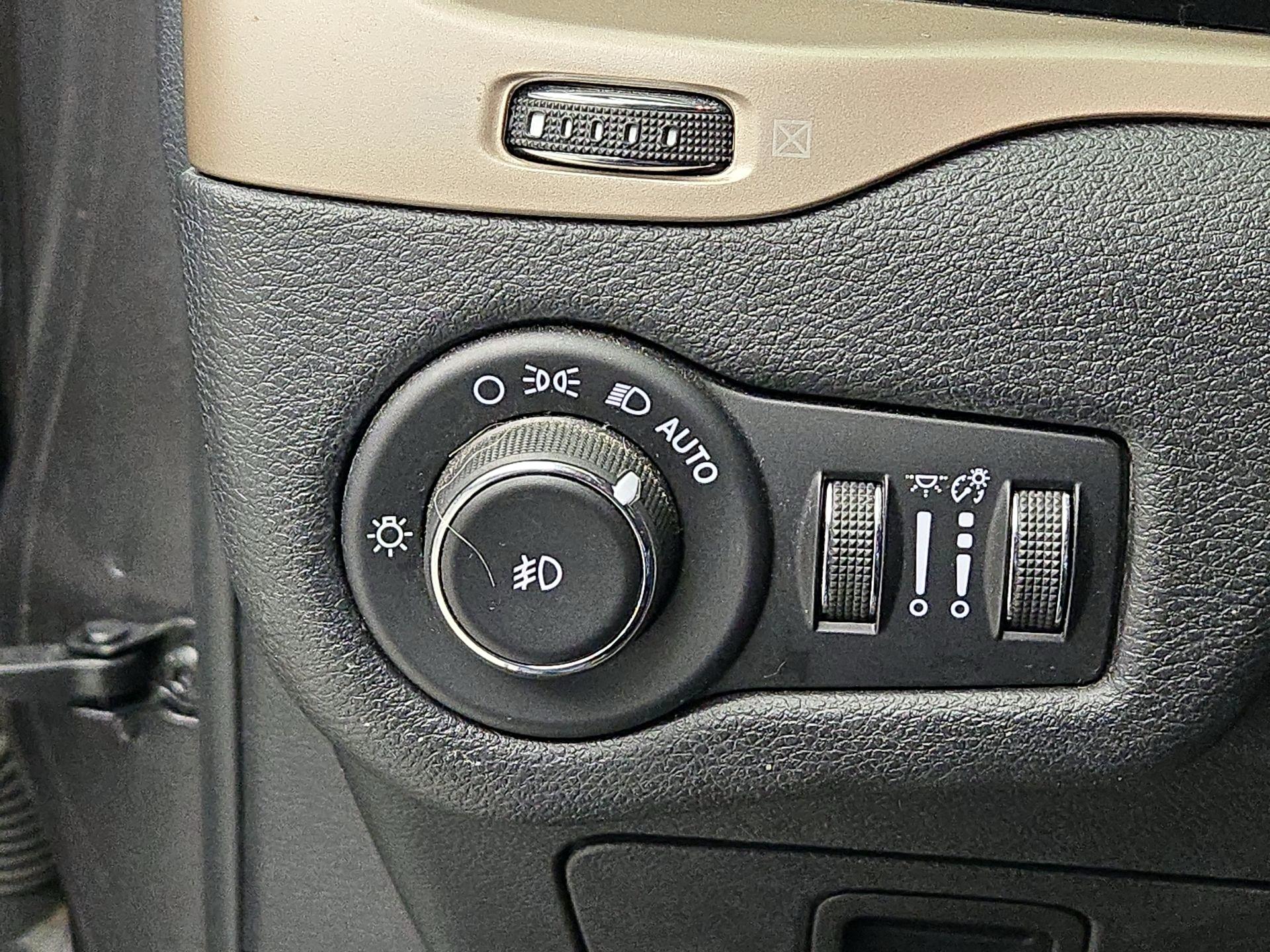 Thumbnail: 2016 Jeep Cherokee - 13