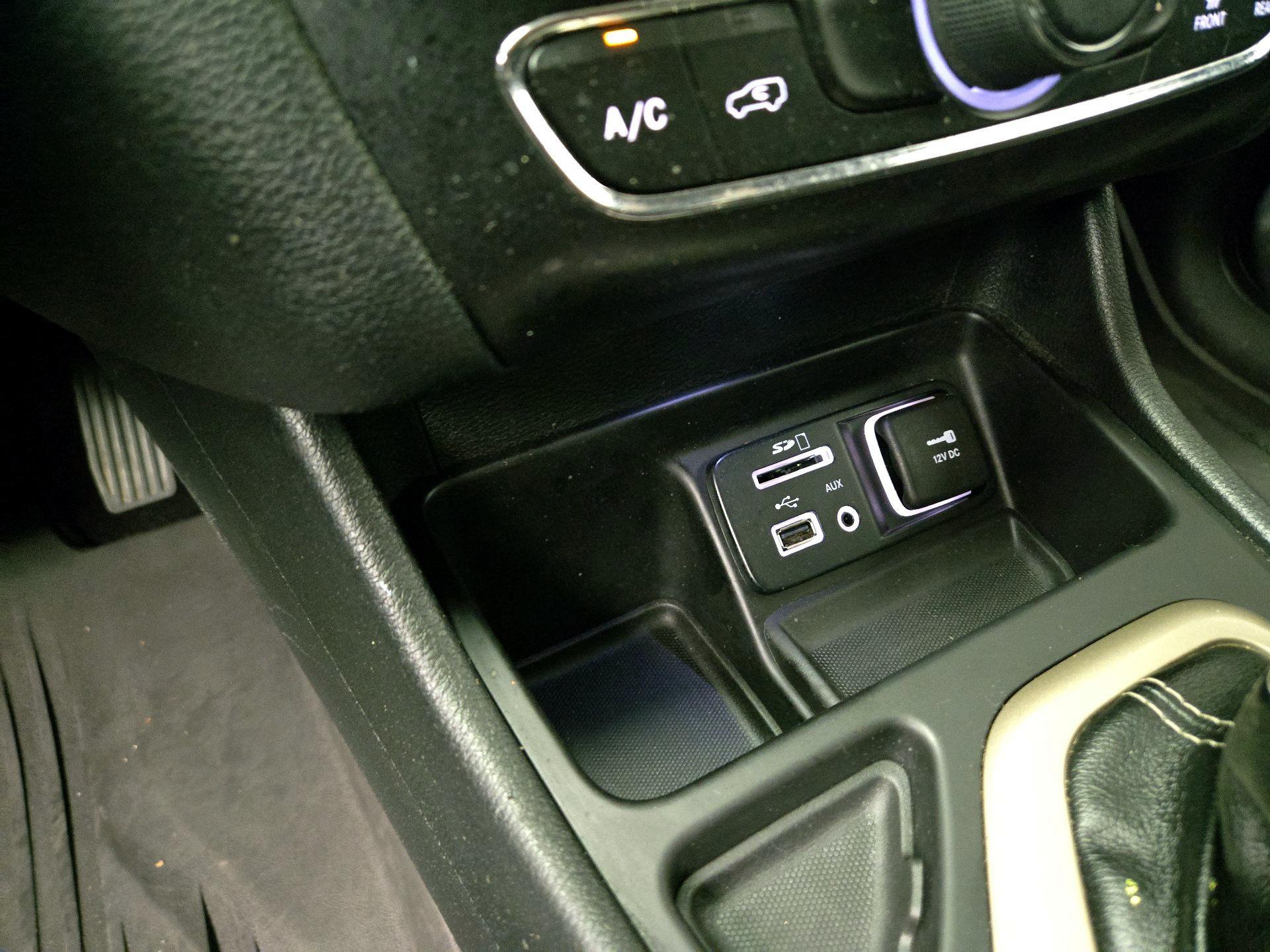 Thumbnail: 2016 Jeep Cherokee - 18