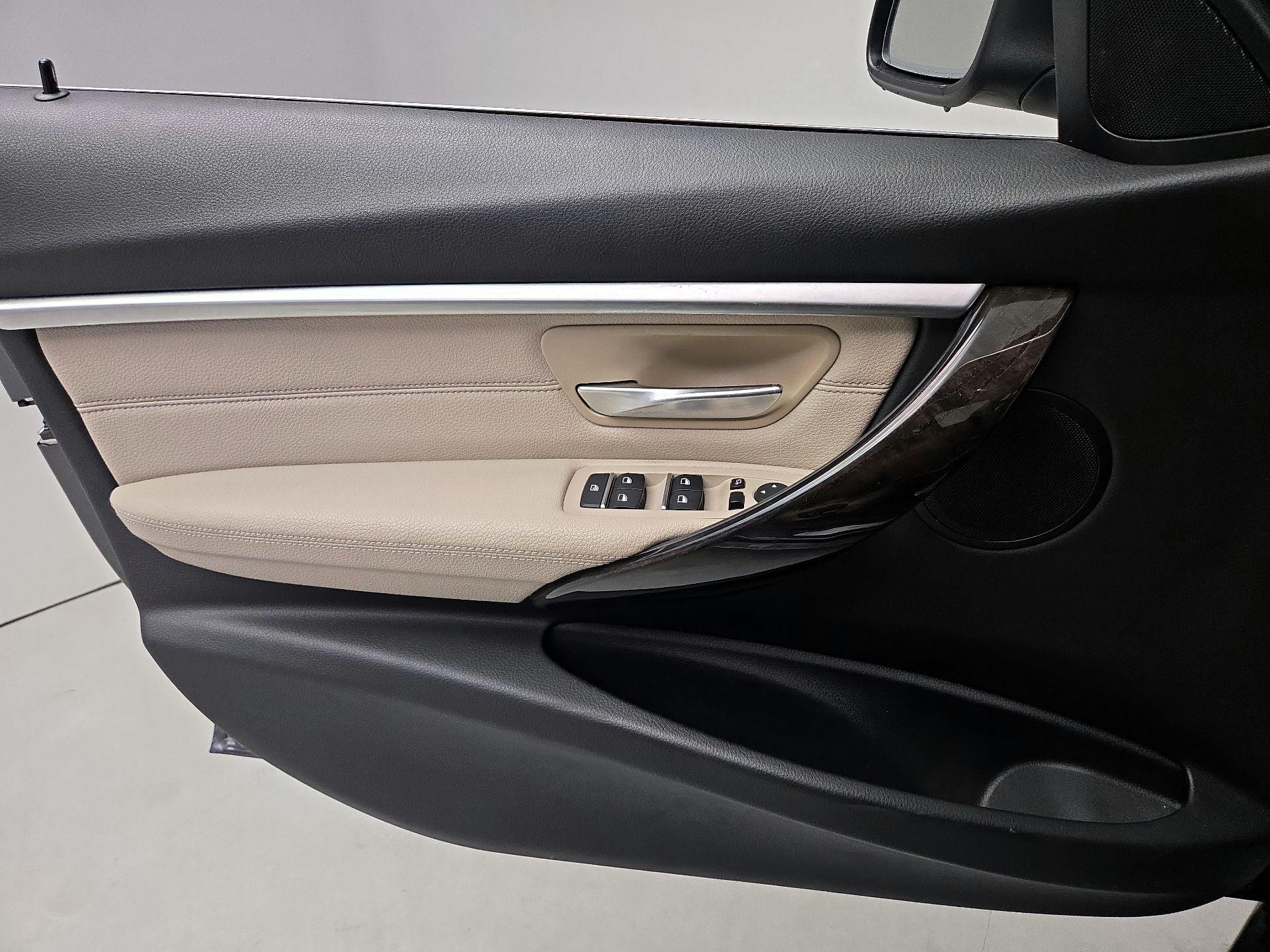 Thumbnail: 2017 BMW 3 Series - 12