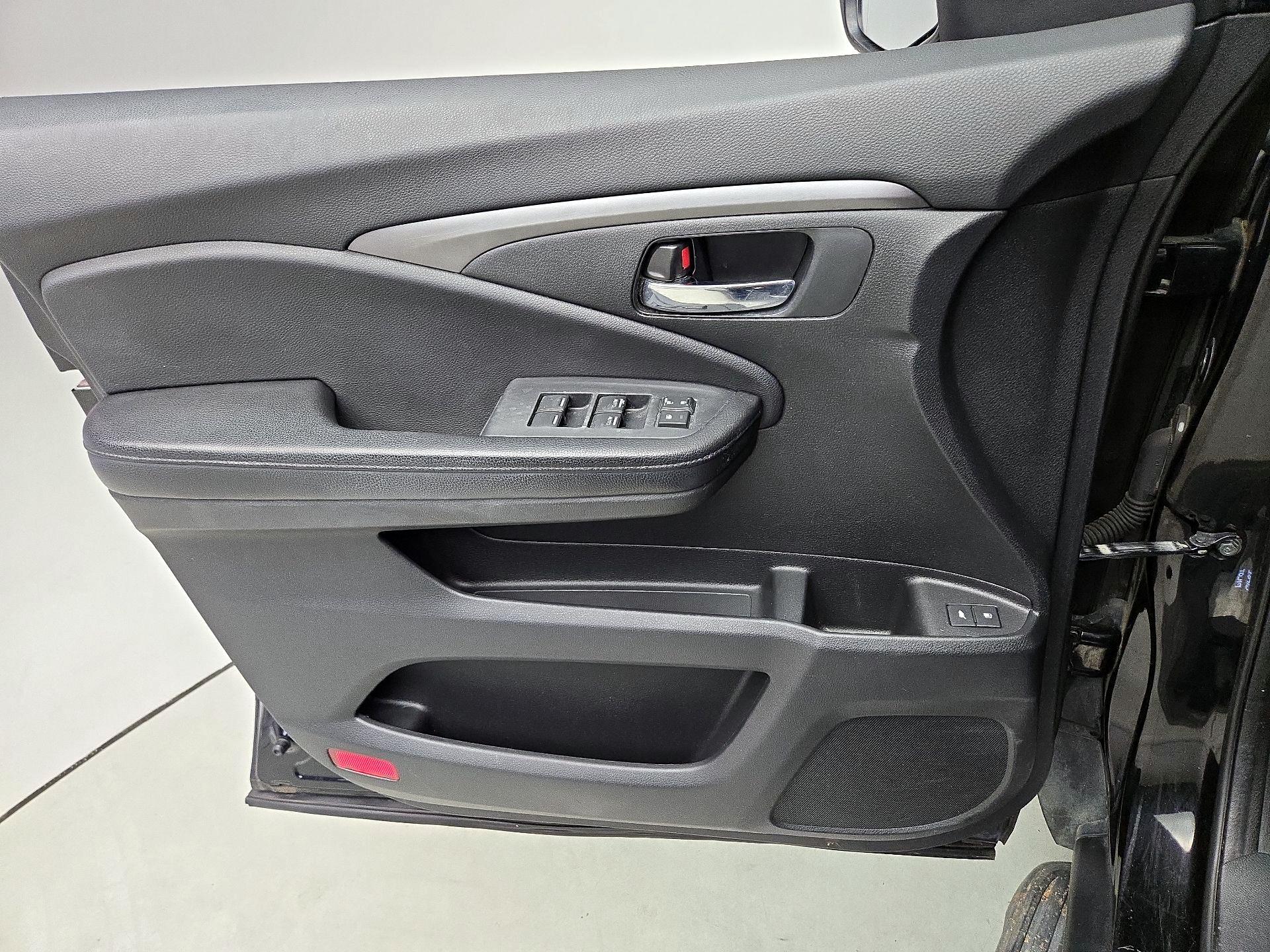 Thumbnail: 2016 Honda Pilot - 12