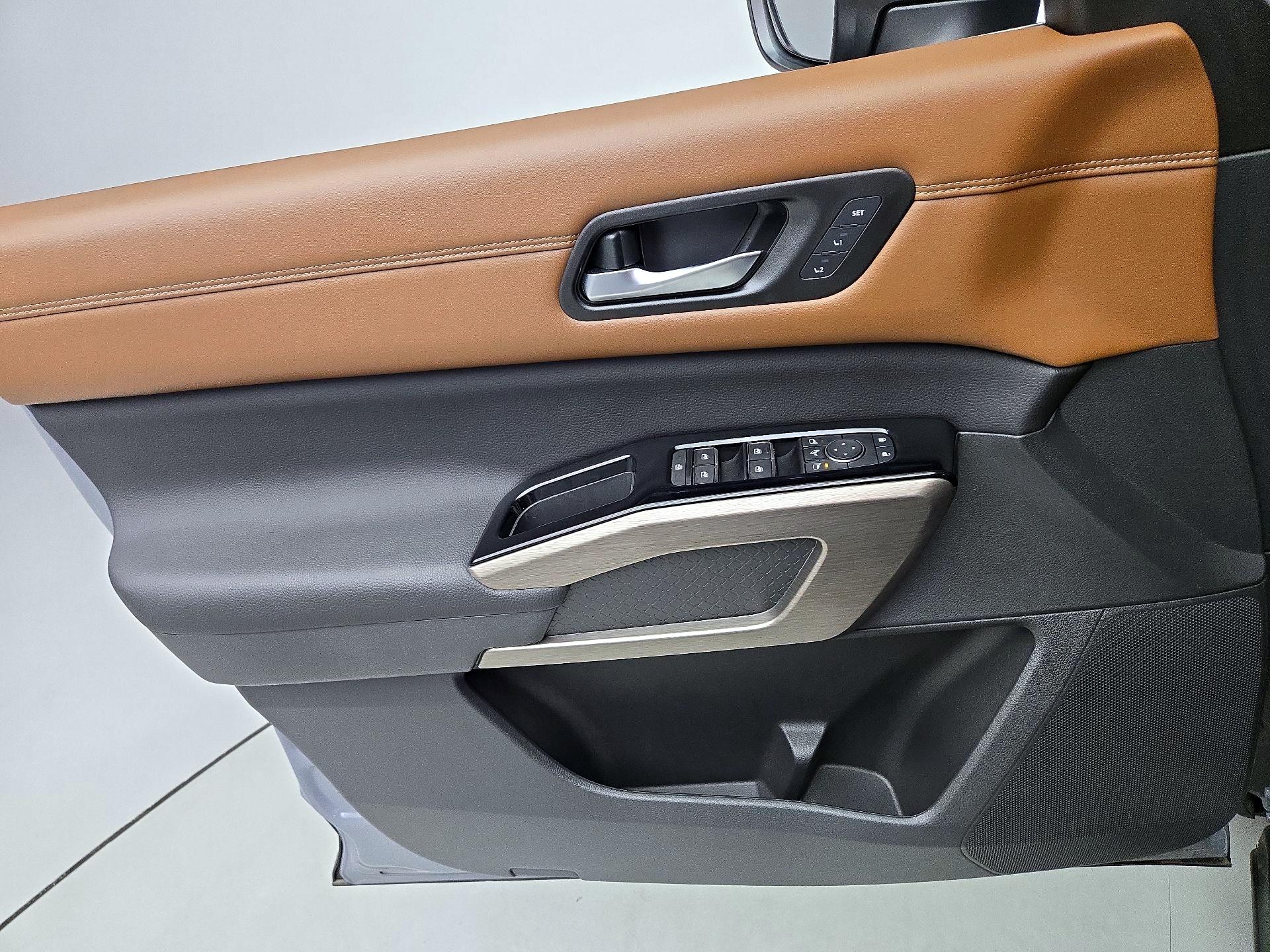 Thumbnail: 2023 Nissan Pathfinder - 12