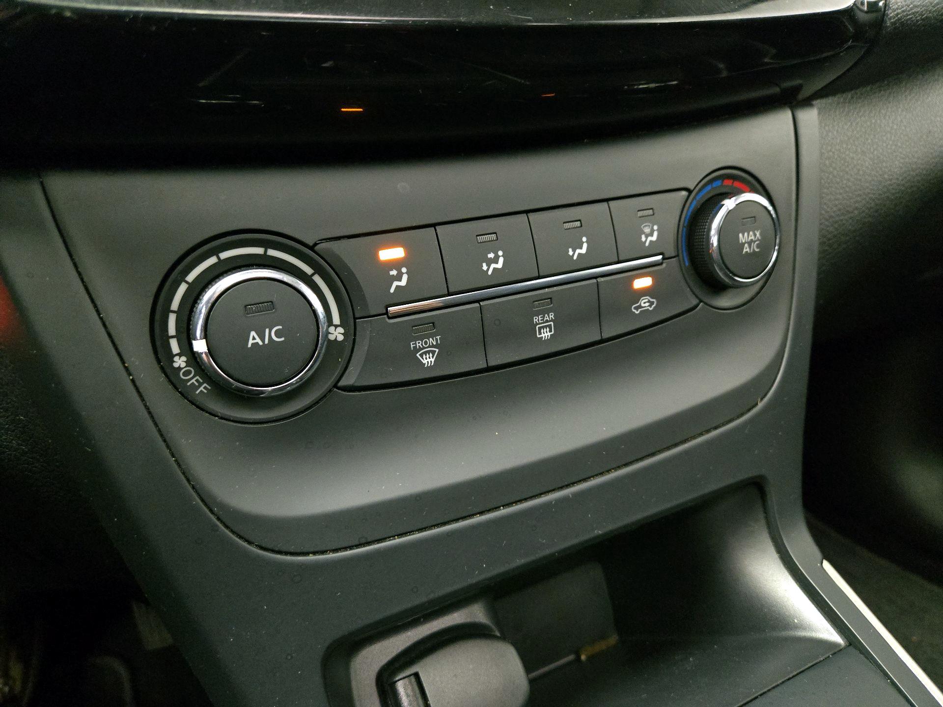 Thumbnail: 2017 Nissan Sentra - 16