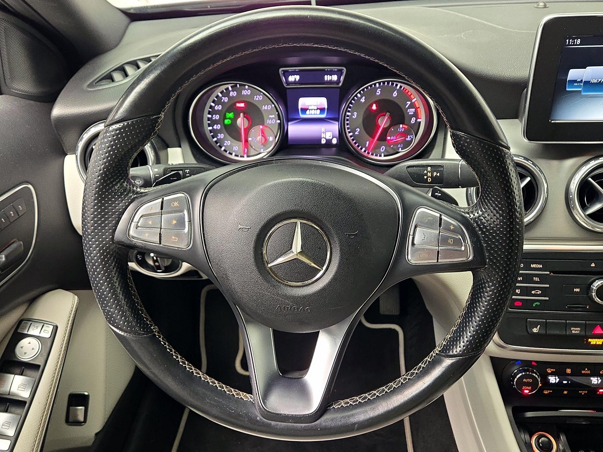 Thumbnail: 2016 Mercedes-Benz GLA - 10