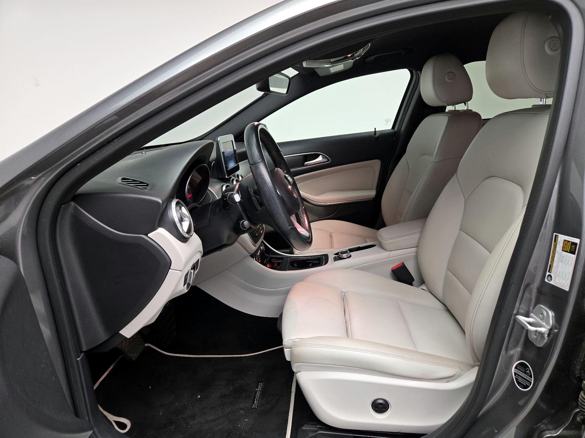 Thumbnail: 2016 Mercedes-Benz GLA - 11