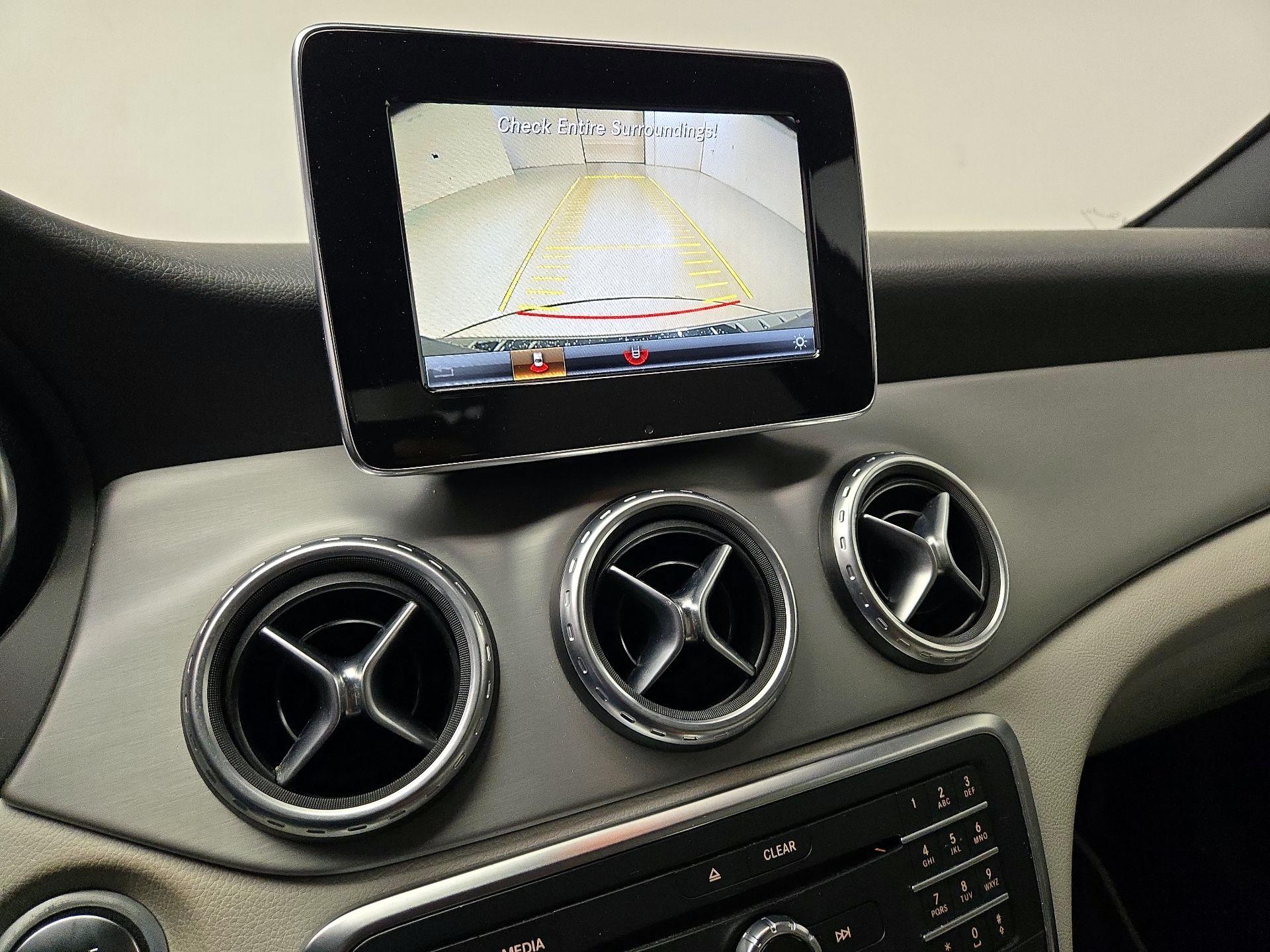 Thumbnail: 2016 Mercedes-Benz GLA - 15