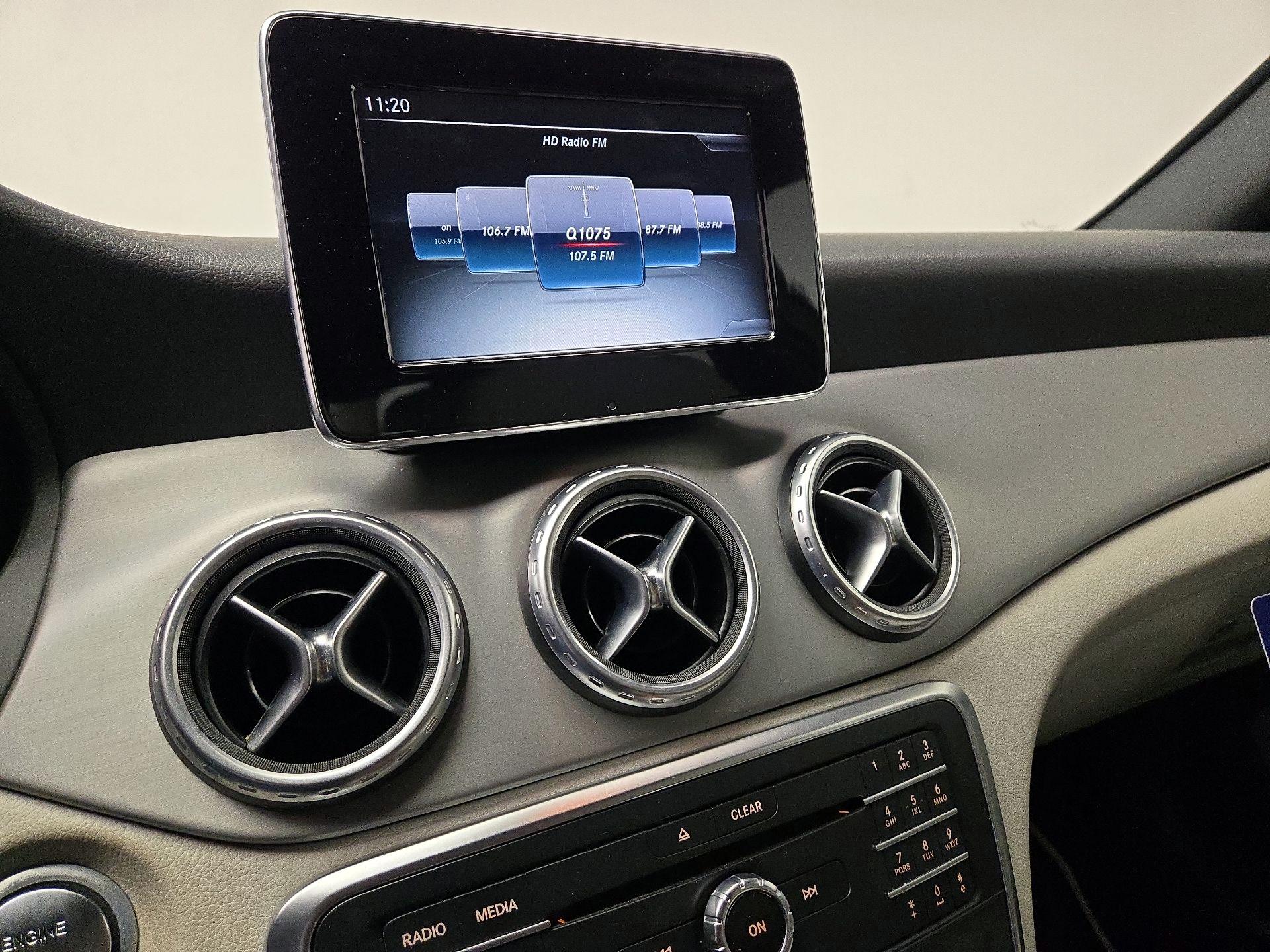 Thumbnail: 2016 Mercedes-Benz GLA - 16