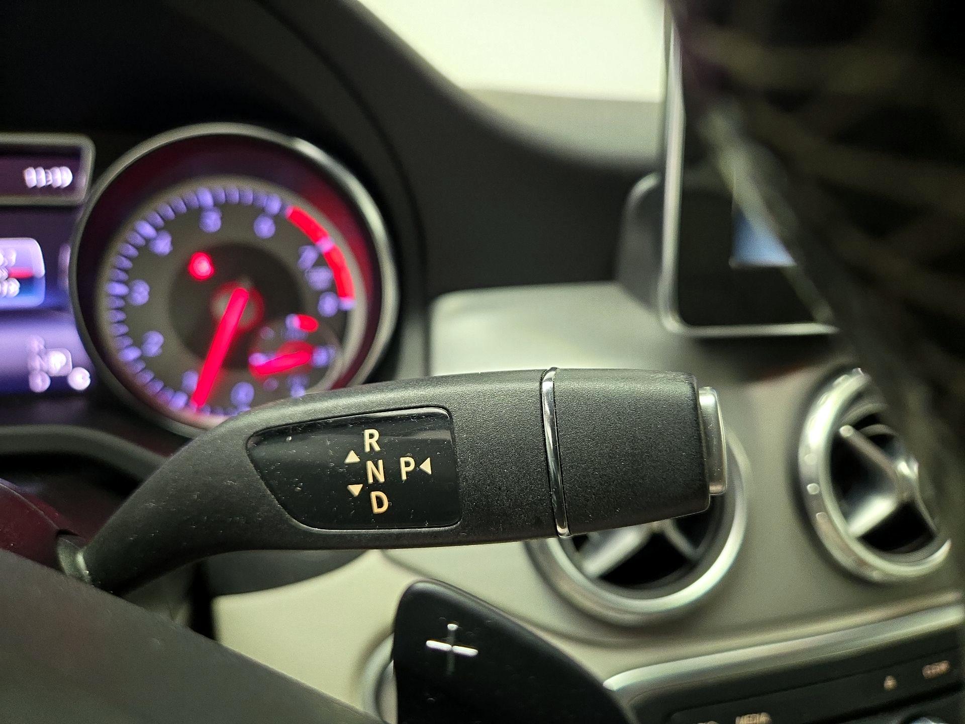 Thumbnail: 2016 Mercedes-Benz GLA - 18