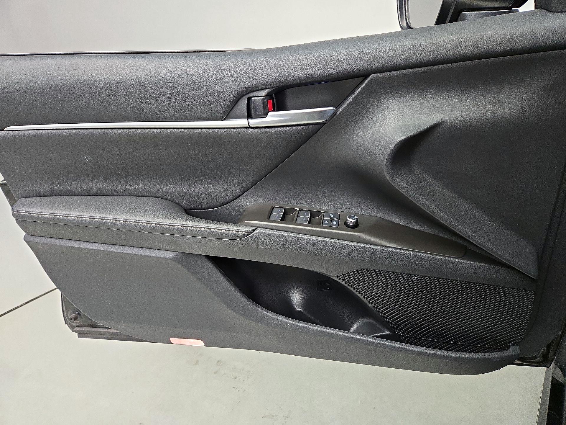 Thumbnail: 2022 Toyota Camry - 12